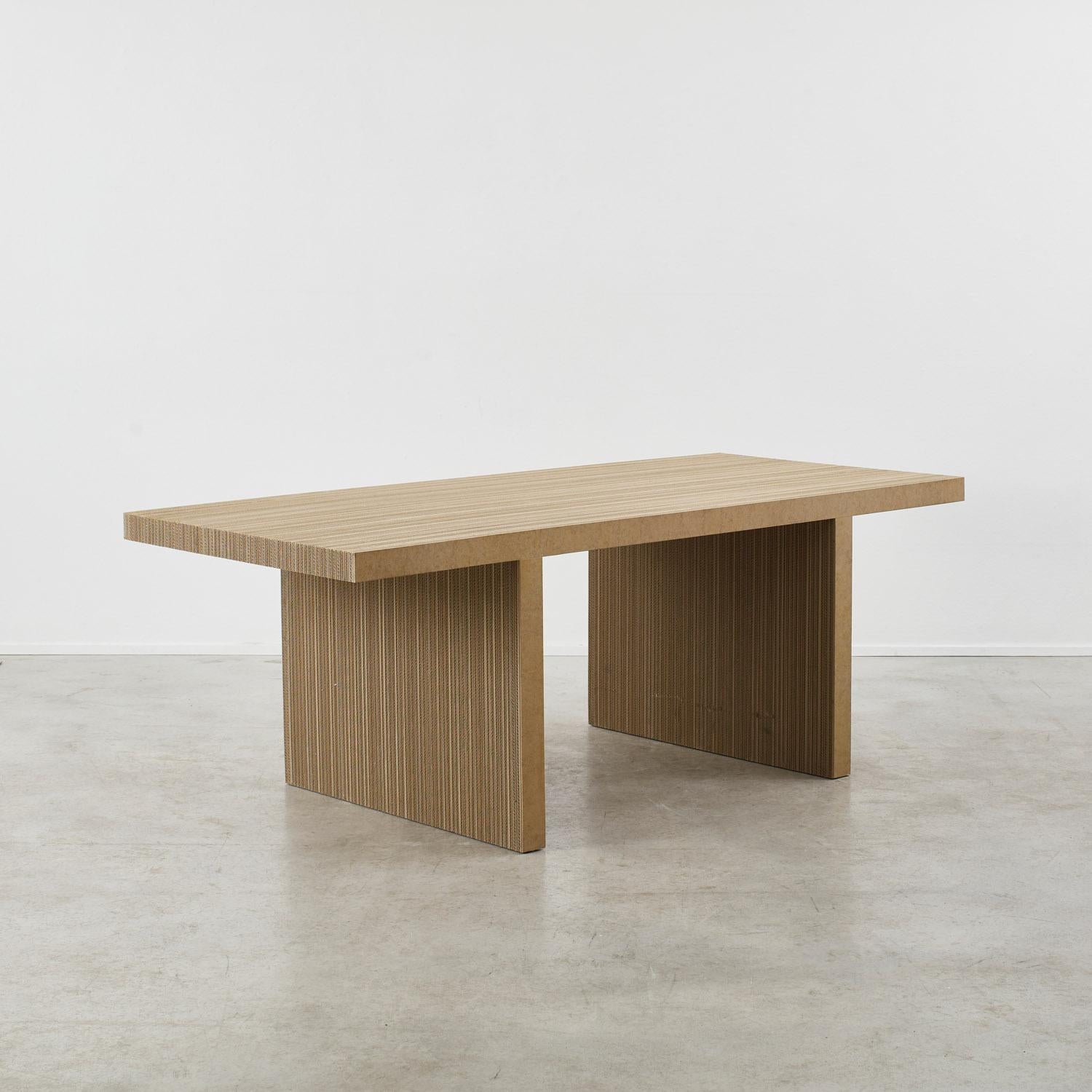 Frank Gehry, the ‘gratuitously eccentric’ architect behind the Guggenheim Bilbao gained attention in the 1970s with his ‘Easy Edges’ furniture series (1969-73). Constructed in corrugated cardboard and fibreboard, the line’s most emblematic designs