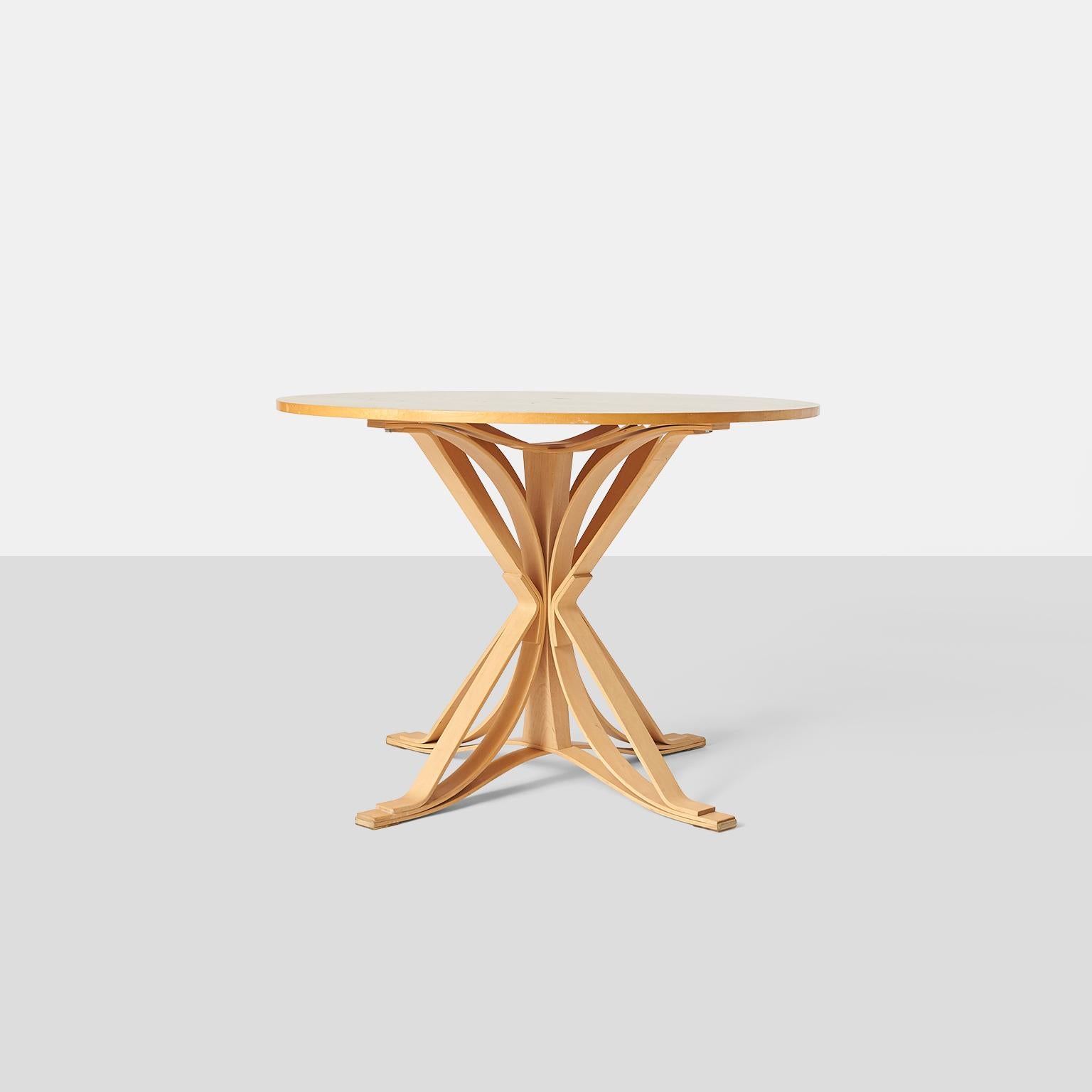 Frank Gehry “Face Off” wood top dining table
A 40? diameter wood top dining table by Frank Gehry for Knoll made of interwoven strips of maple. Stamped, numbered & signed on the bottom.