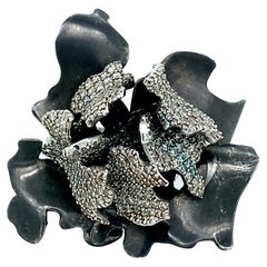 Frank Gehry pour Tiffany & Co. Bague fleur en diamants noirs