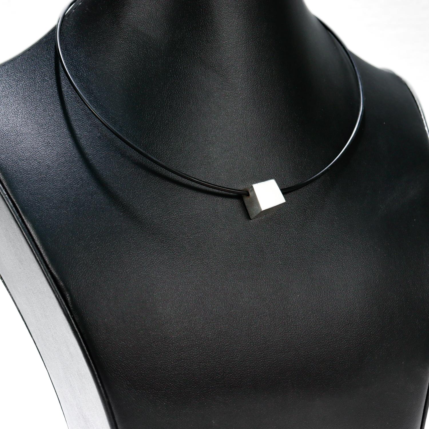 Frank Gehry for Tiffany & Co. Cube Torque Sterling Silver Choker Necklace For Sale 1