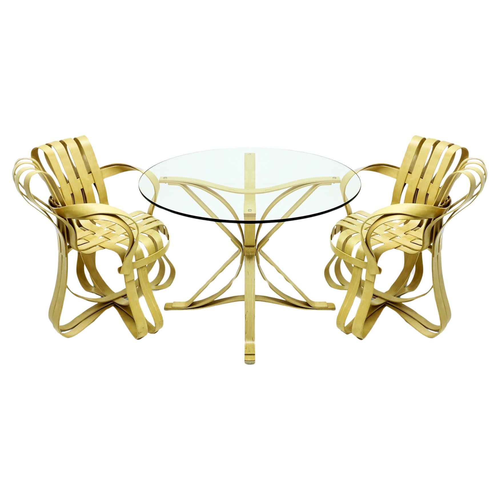 Frank Gehry Knoll Int. Dinette comprenant 2 chaises  carreaux et une table  manger  carreaux croiss