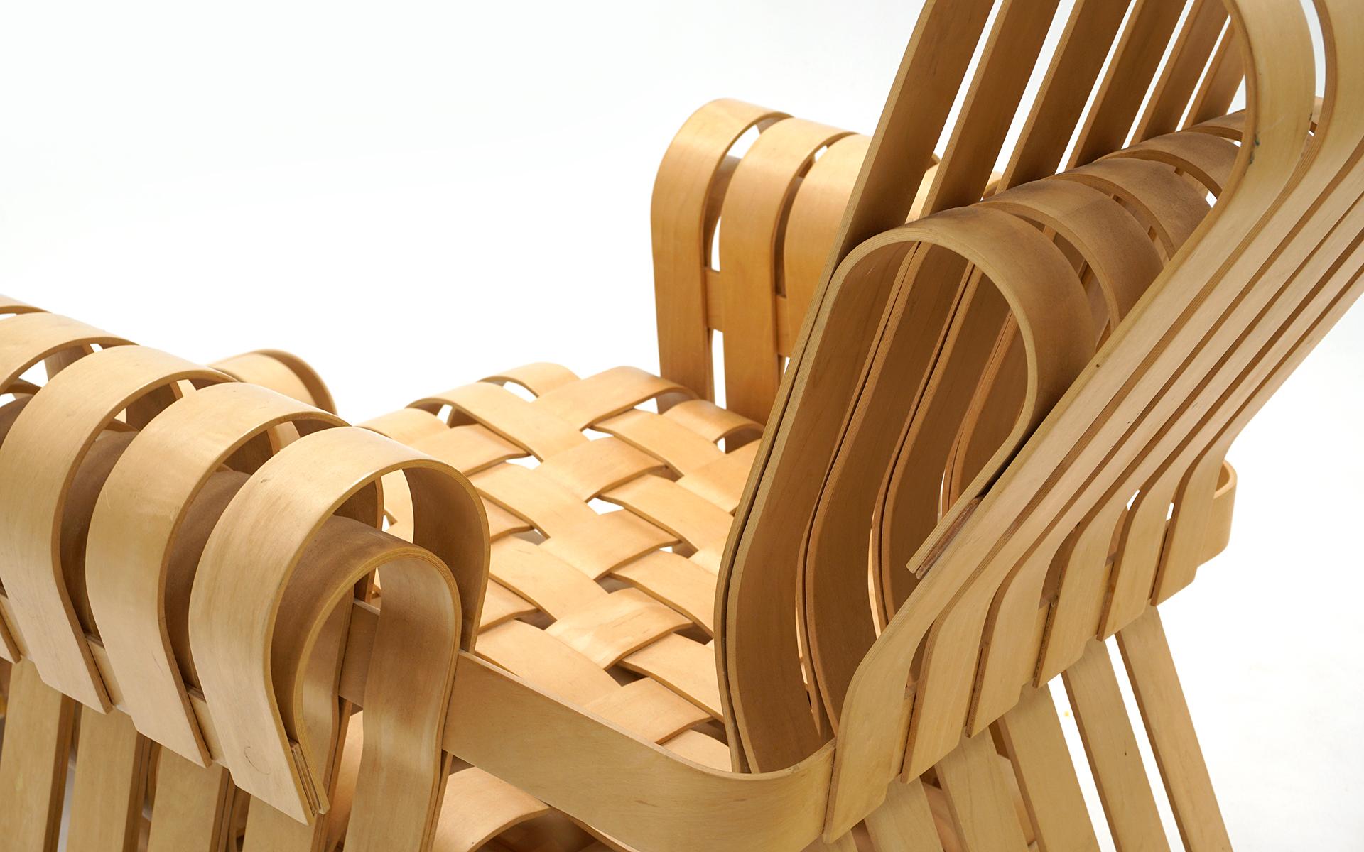 Frank Gehry Power Play-Stuhl und Ottomane für Knoll, signiert, guter Zustand (Ende des 20. Jahrhunderts) im Angebot