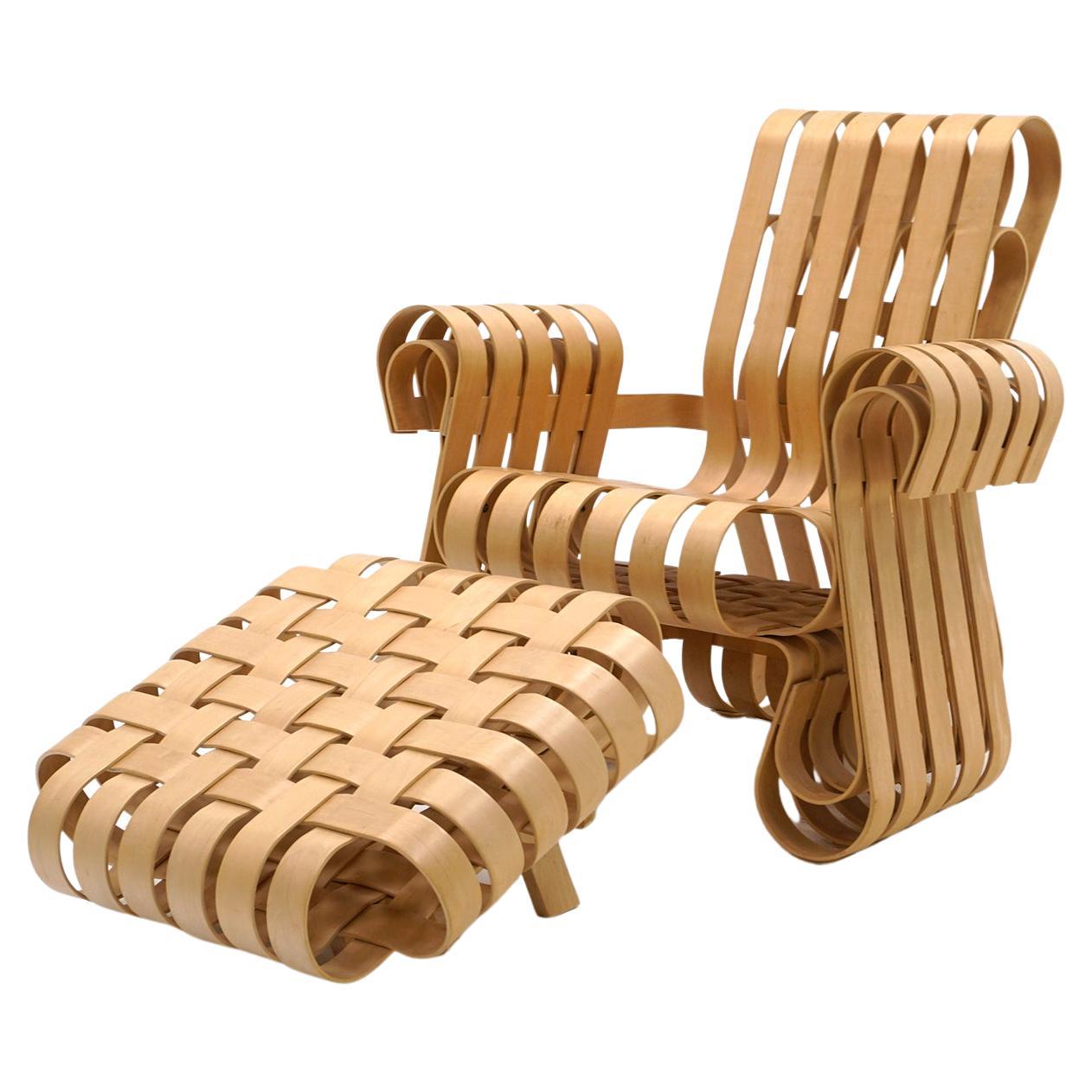 Frank Gehry Power Play-Stuhl und Ottomane für Knoll, signiert, guter Zustand im Angebot