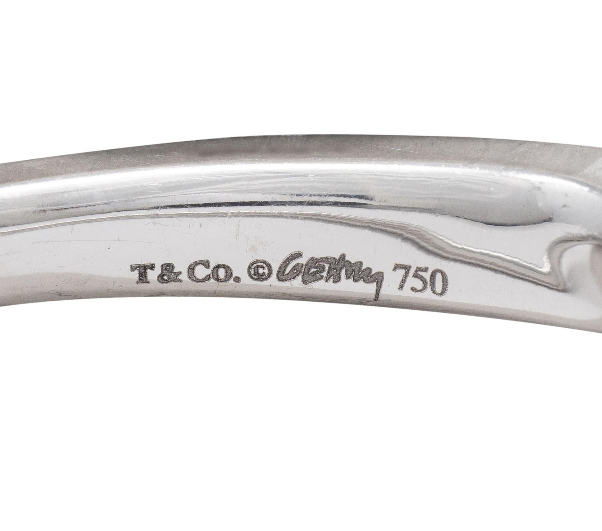 Frank Gehry for Tiffany & Co. 1990, anello con diamante in oro bianco 18 carati a forma di torque quadrato in vendita 2