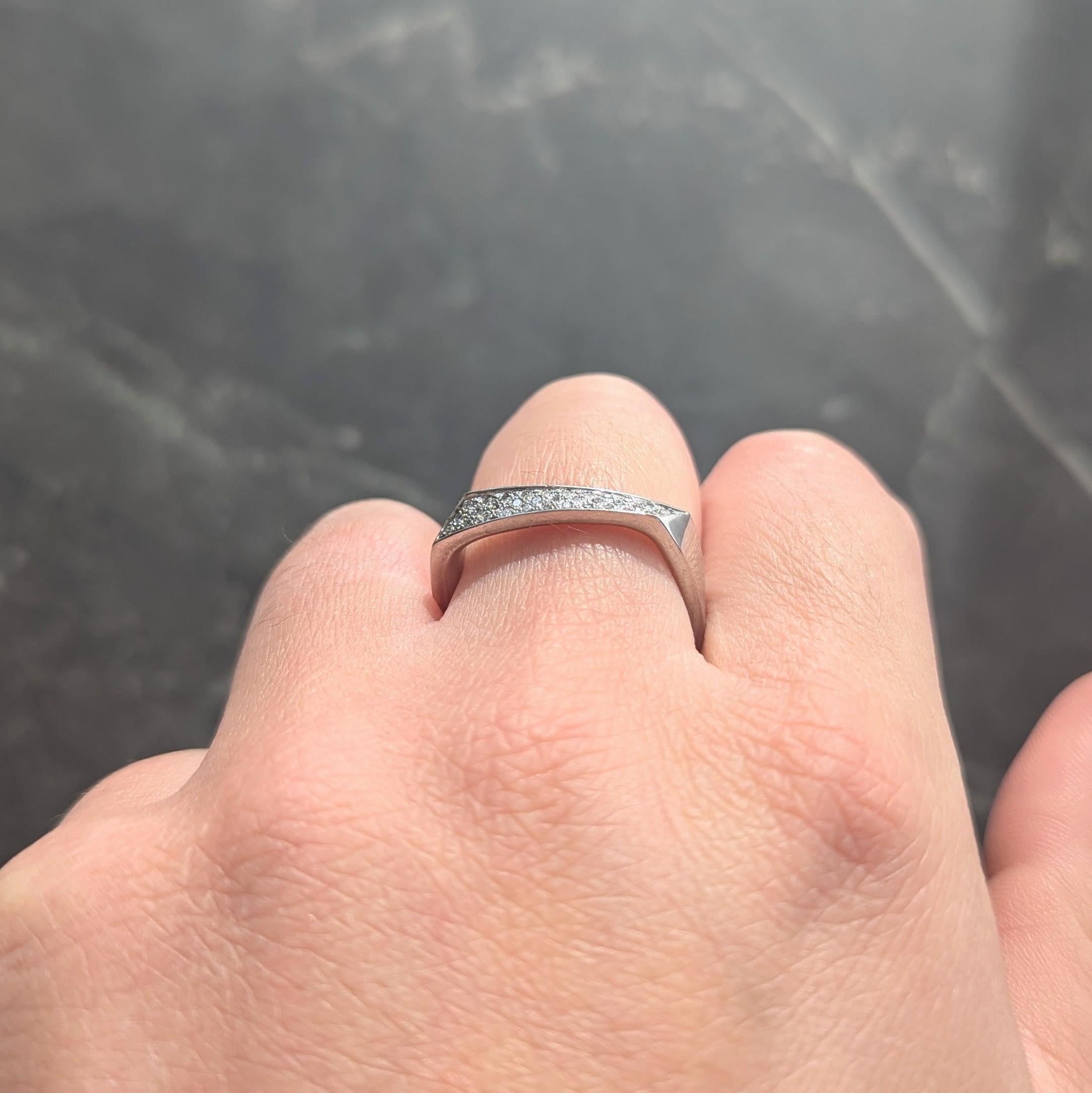 Frank Gehry for Tiffany & Co. 1990, anello con diamante in oro bianco 18 carati a forma di torque quadrato in vendita 4