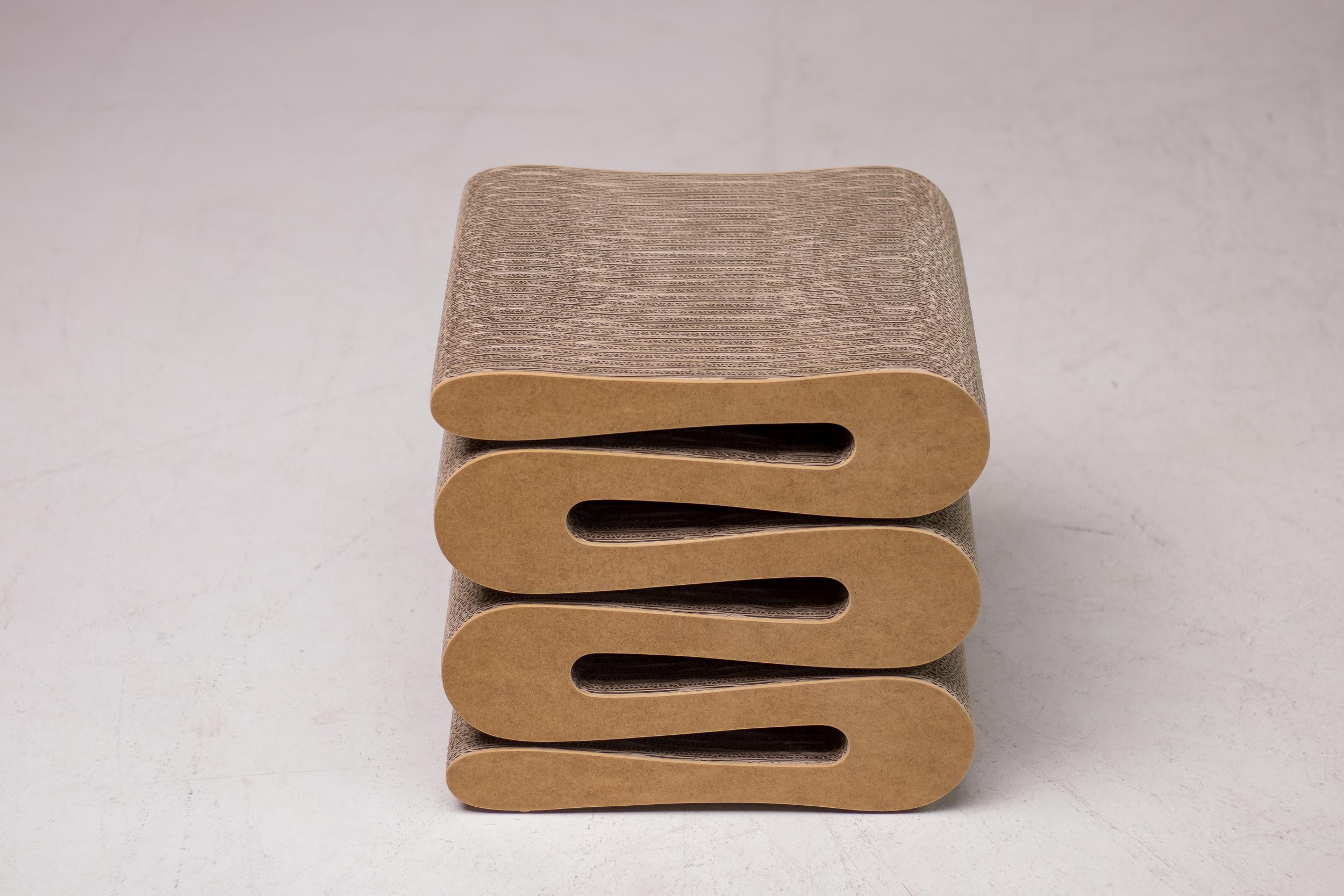 Mid-Century Modern Tabouret Wiggle de Frank Gehry en vente