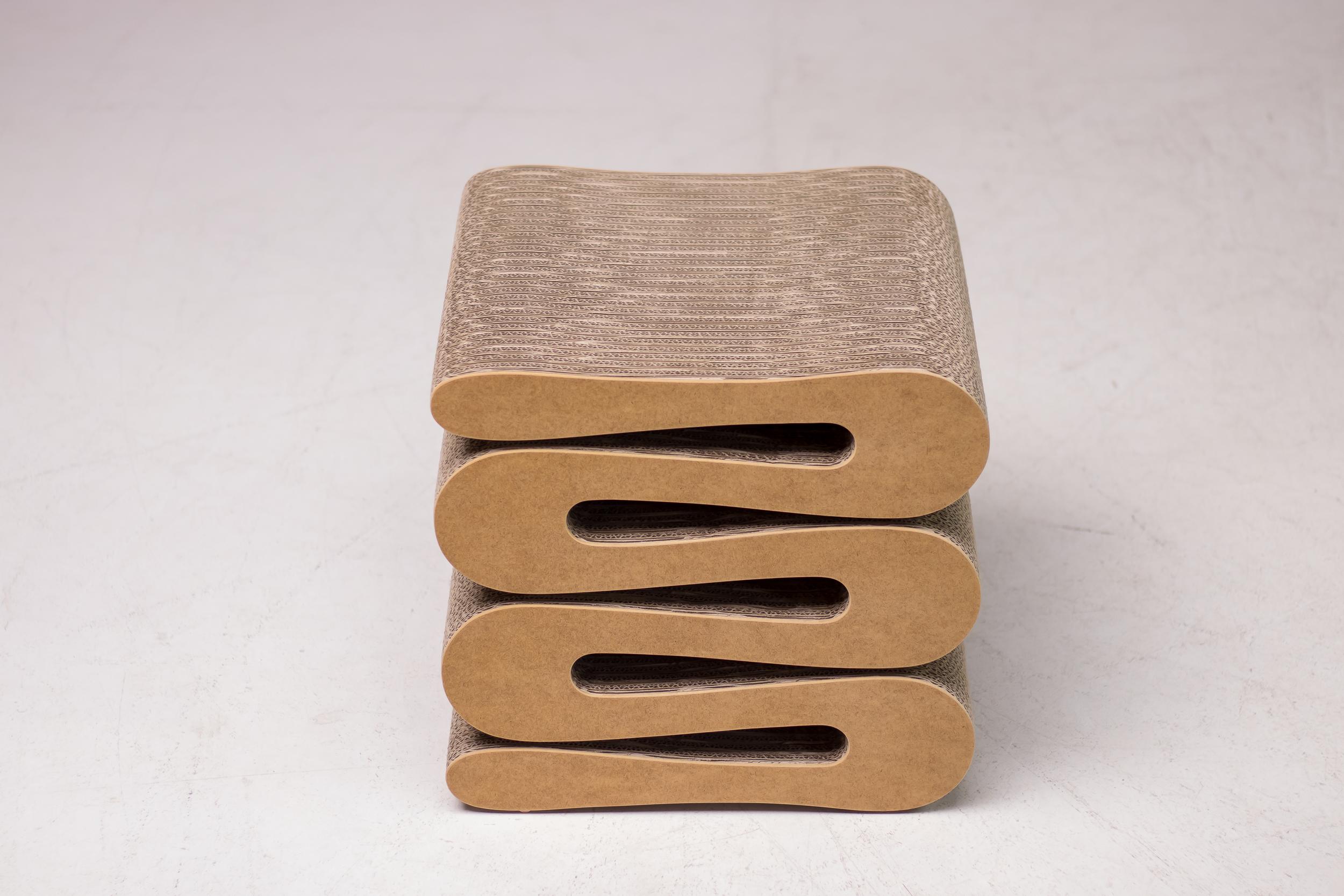 Taburete Frank Gehry Wiggle Moderno de mediados de siglo en venta