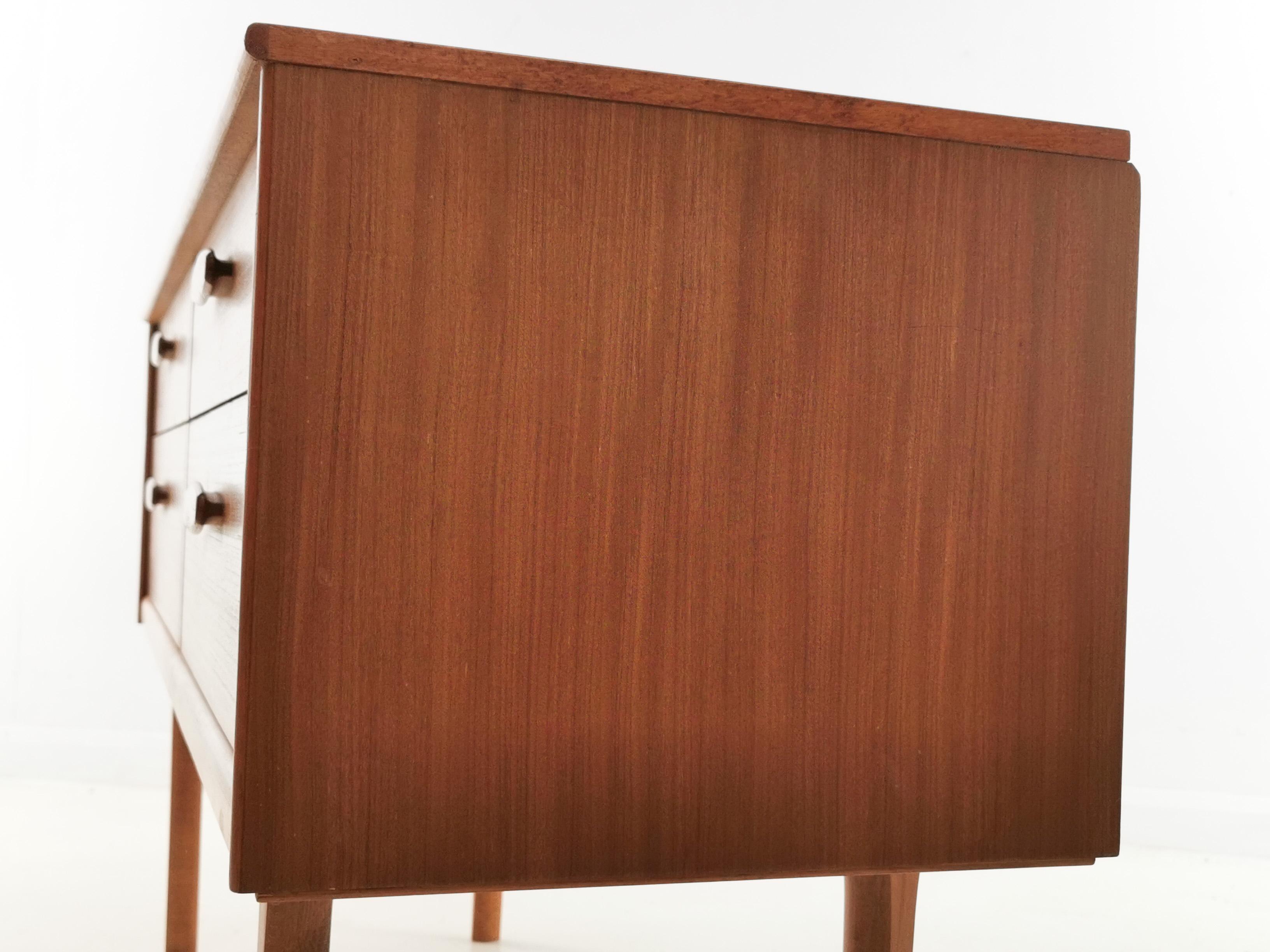 Frank Guille for Austinsuite Teak Midcentury Sideboard Chest of Drawers, 1960s In Good Condition In STOKE ON TRENT, GB