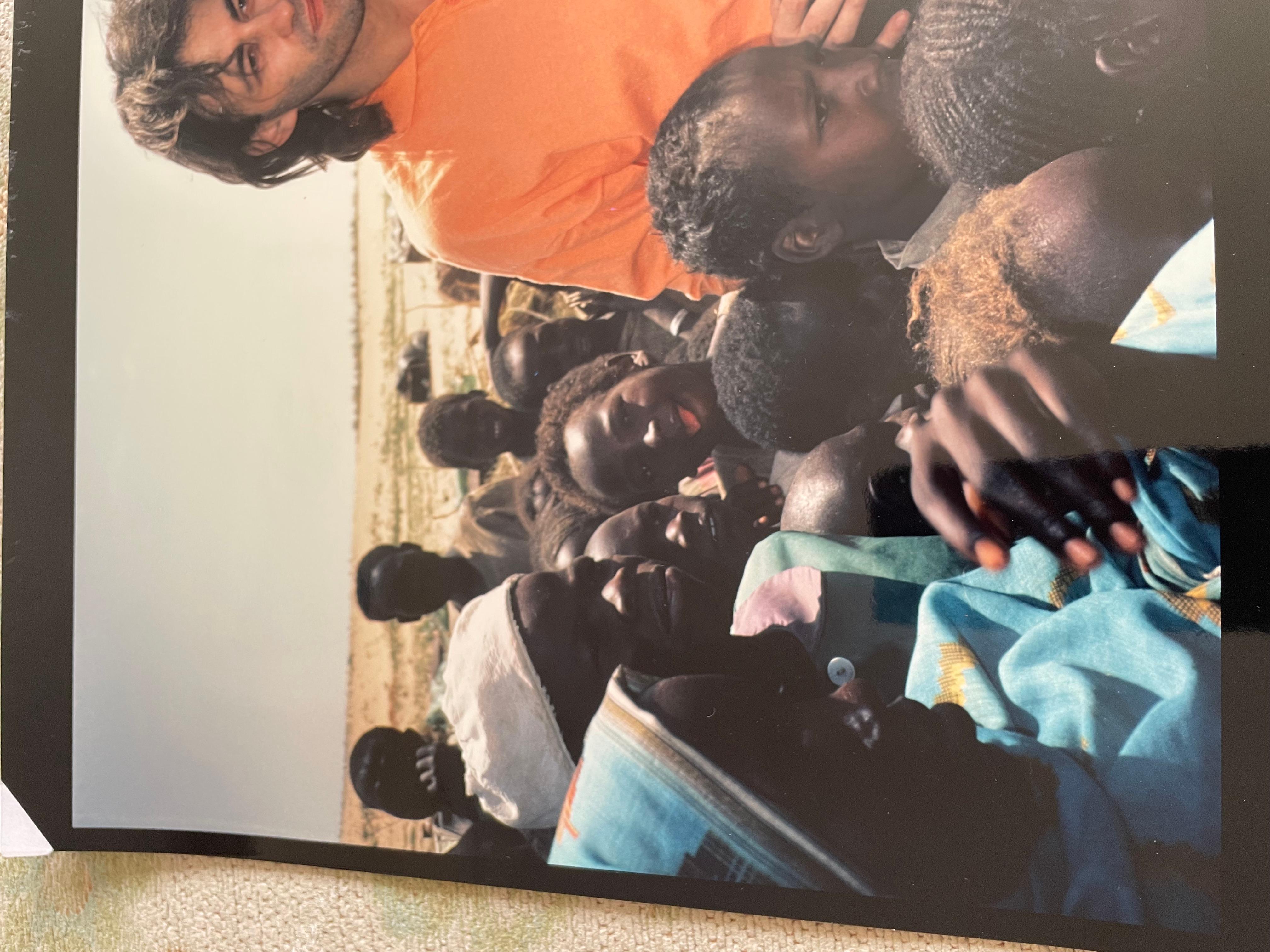 Bob Geldof in Africa fotografia a colori 16x12 in vendita 5