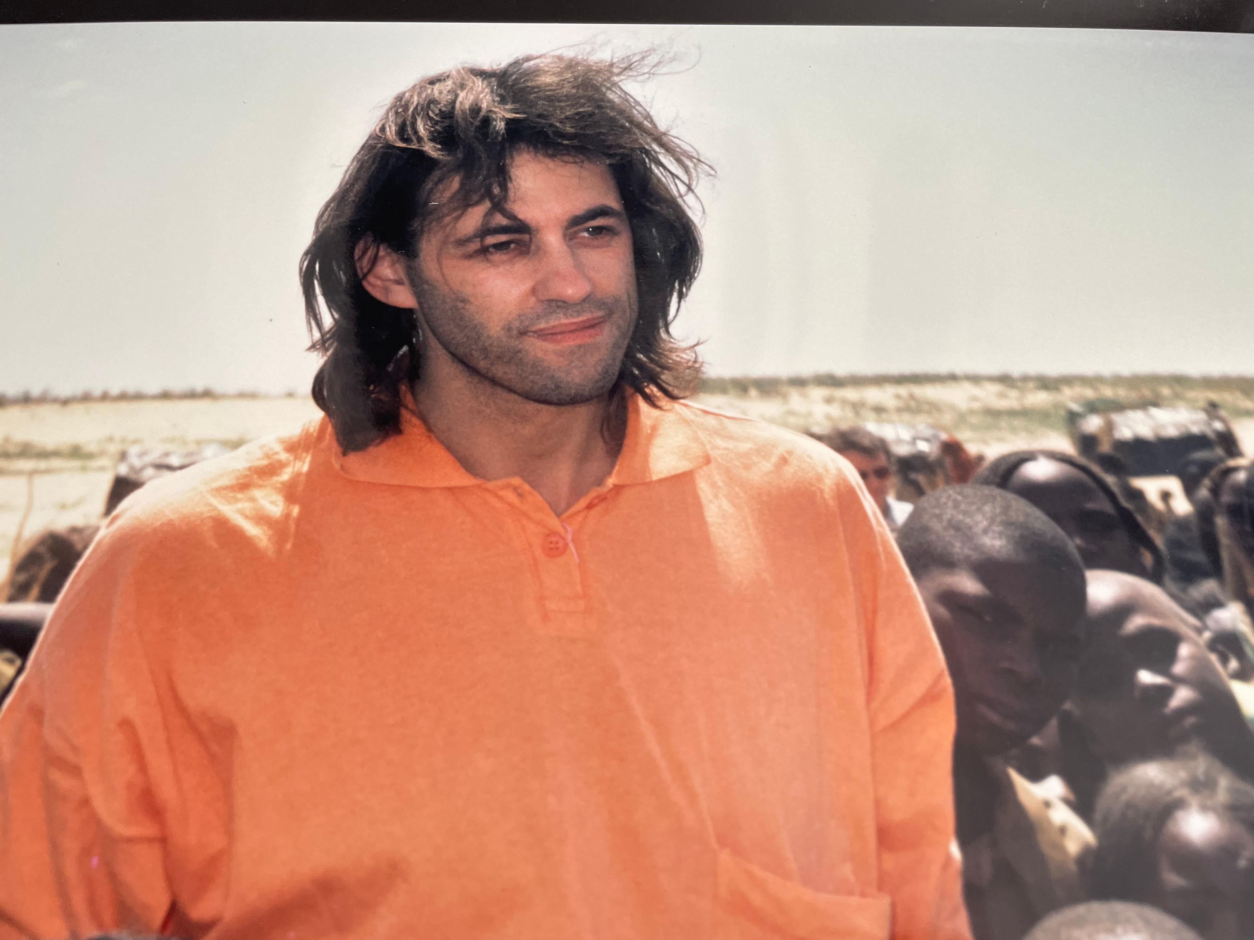 Bob Geldof in Africa fotografia a colori 16x12 - Portrait Photograph Nero di Frank Herrmann