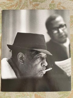 Duke Ellington con un cigarrillo en los ensayos VINTAGE b/n huella de la mano