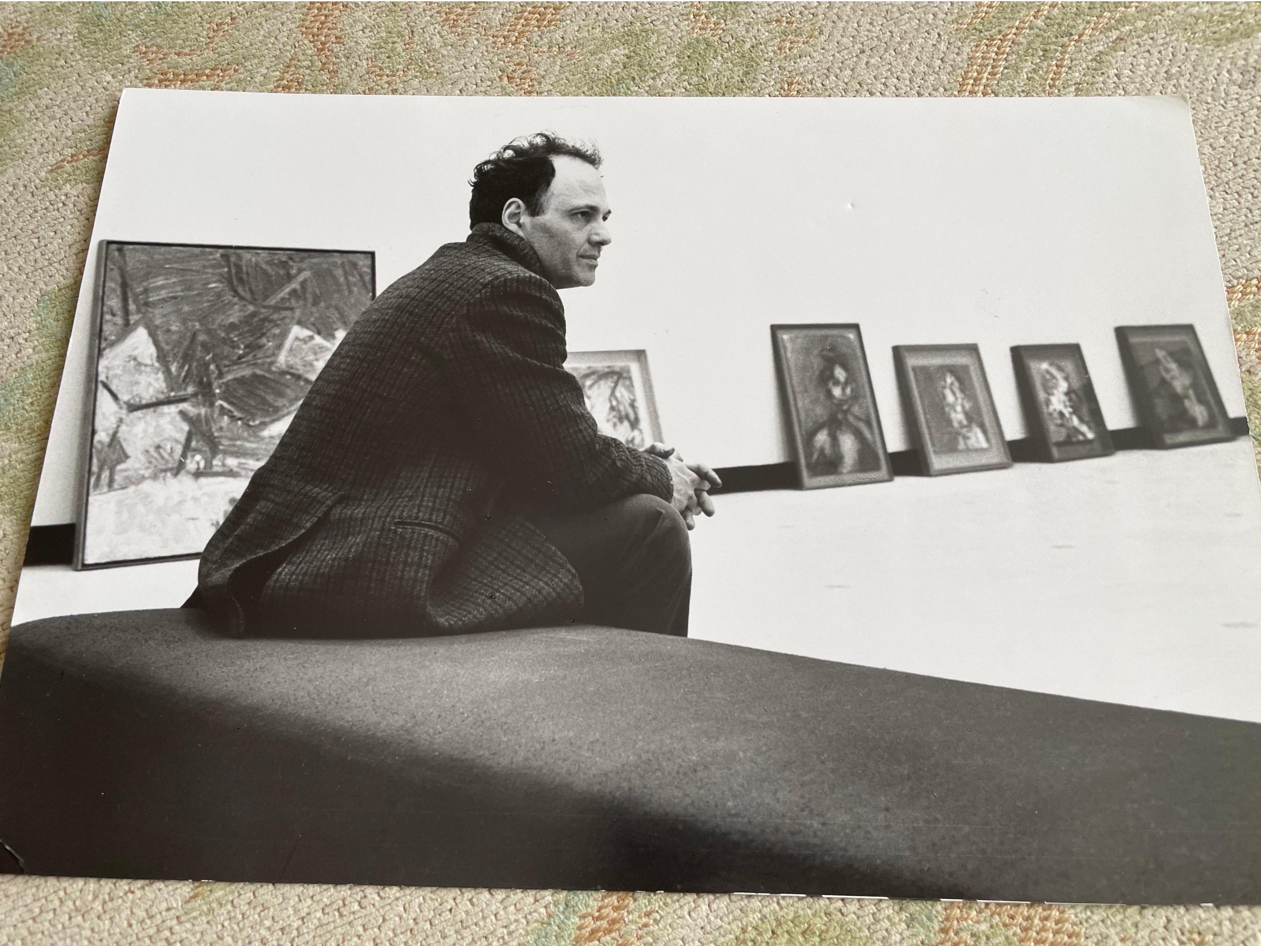 Frank Auerbach in der Tate Gallery 1980er Jahre b/w Silberdruck im Angebot 4