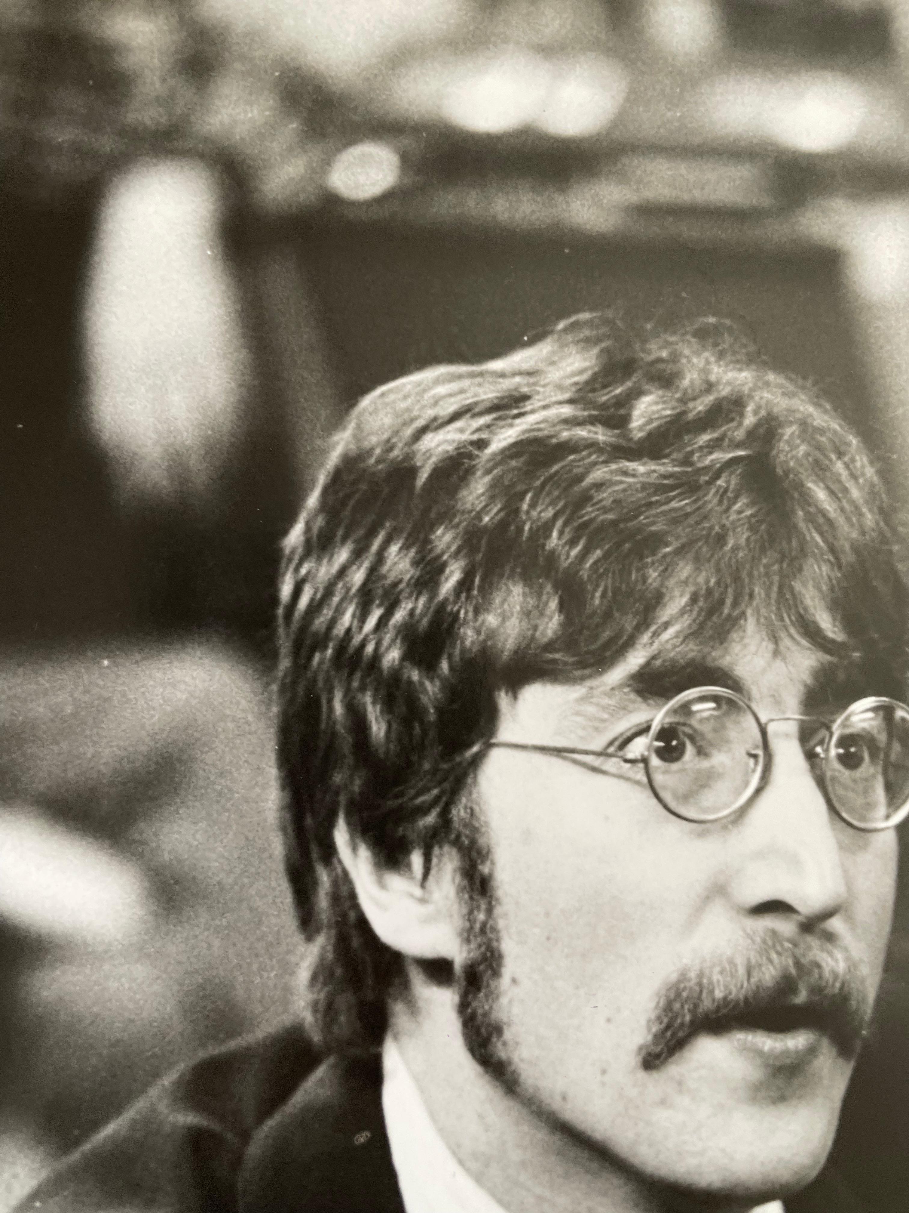 John Lennon agli Studi Abbey Rd 1967 b/n alla gelatina d'argento STAMPA A mano VINTAGE in vendita 8