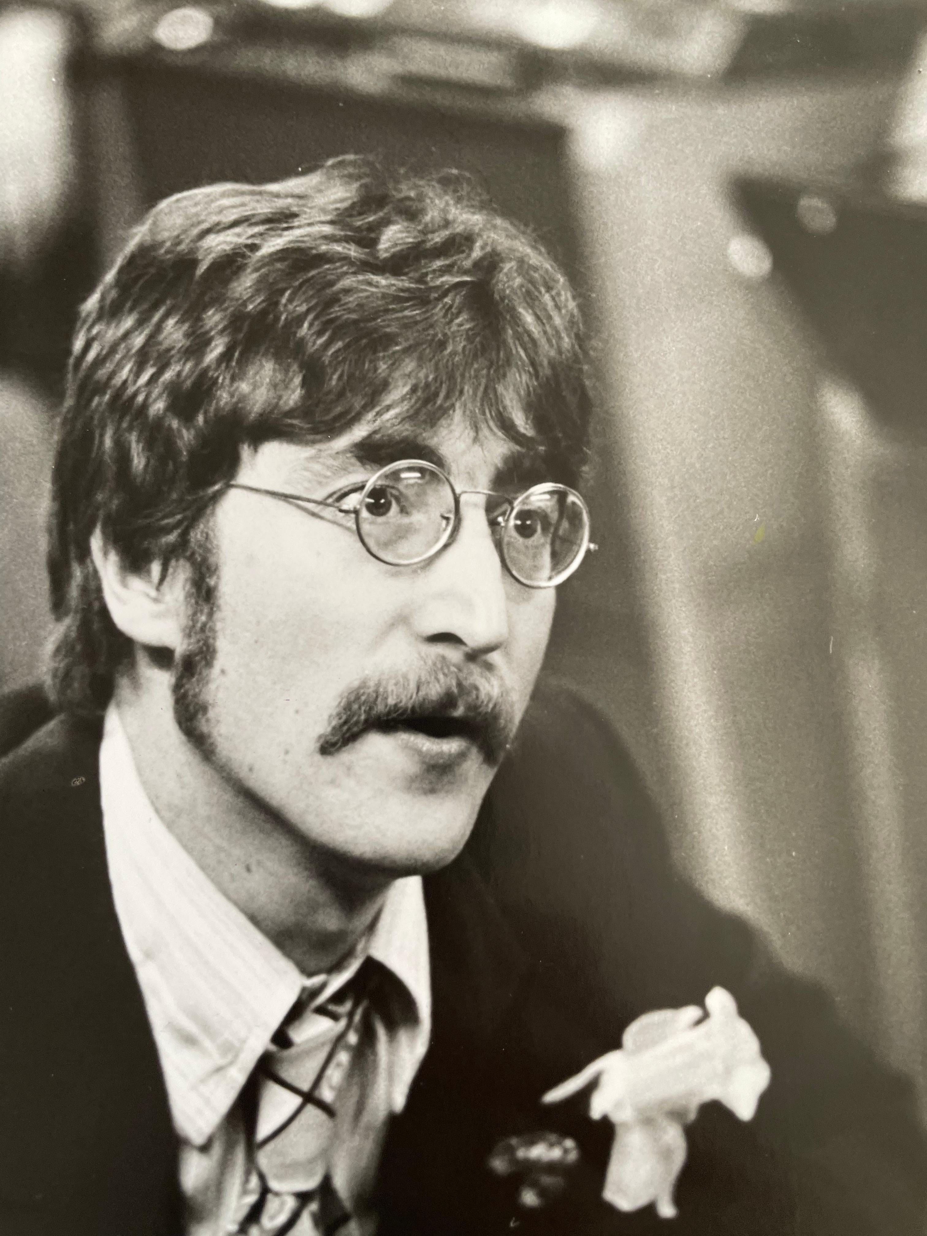 John Lennon agli Studi Abbey Rd 1967 b/n alla gelatina d'argento STAMPA A mano VINTAGE in vendita 9