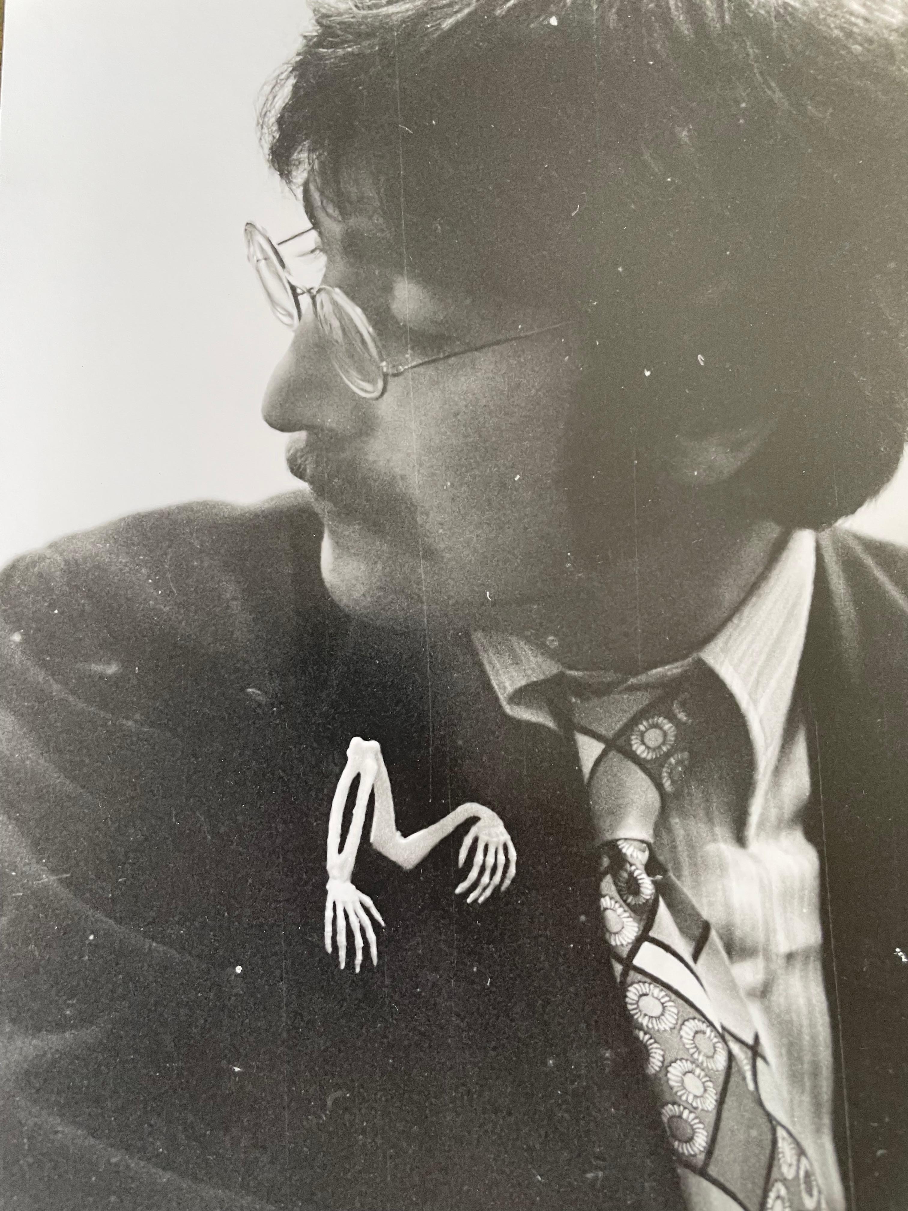 John Lennon in Abbey Rd Studios 1967 b/w Silber gelatine VINTAGE Handdruck – Photograph von Frank Herrmann