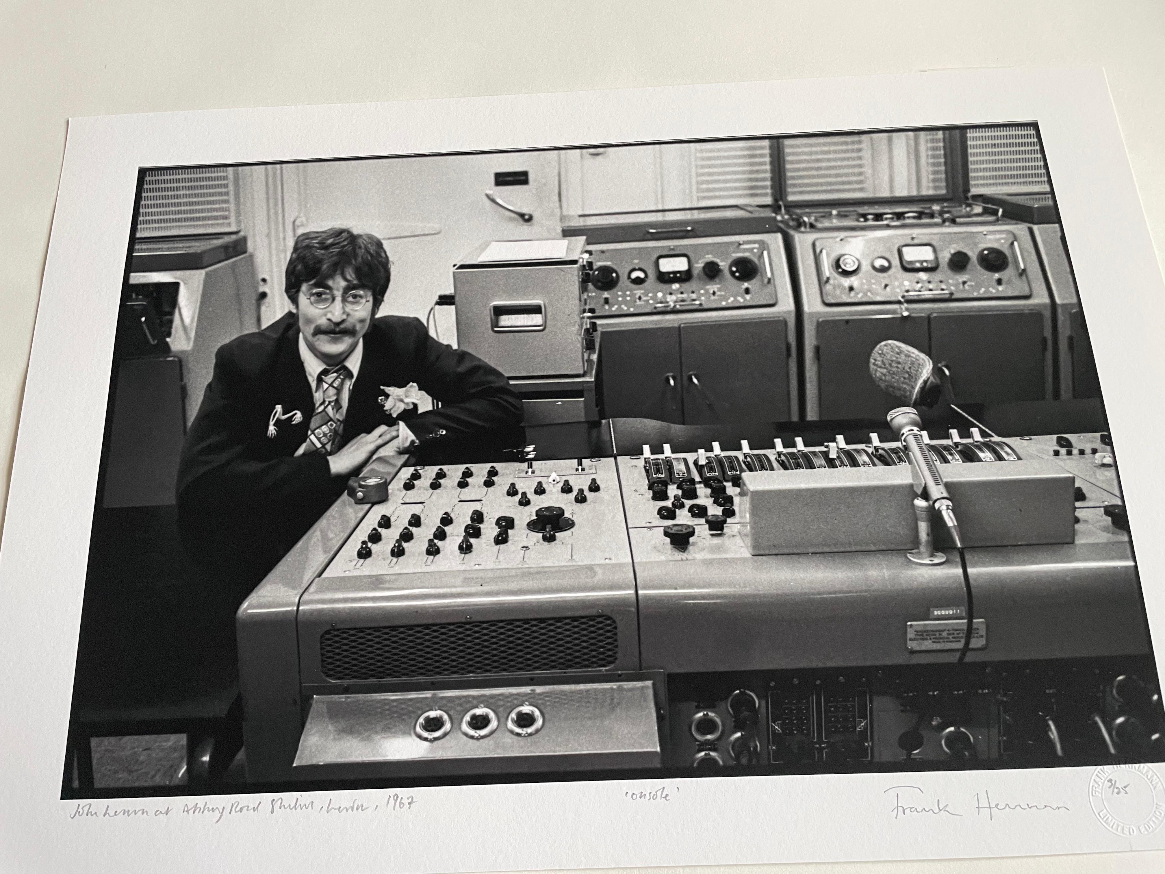 John Lennon negli Studio Abbey Rd  fotografia d'archivio in b/n 17 x 25 pollici - Photograph di Frank Herrmann