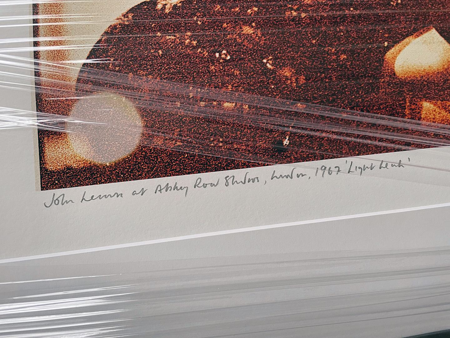 Lennon Licht Leck (Moderne), Print, von Frank Herrmann