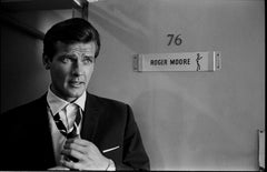 Roger Moore come Il Santo fotografia in bianco e nero in edizione limitata con pigmenti d'archivio