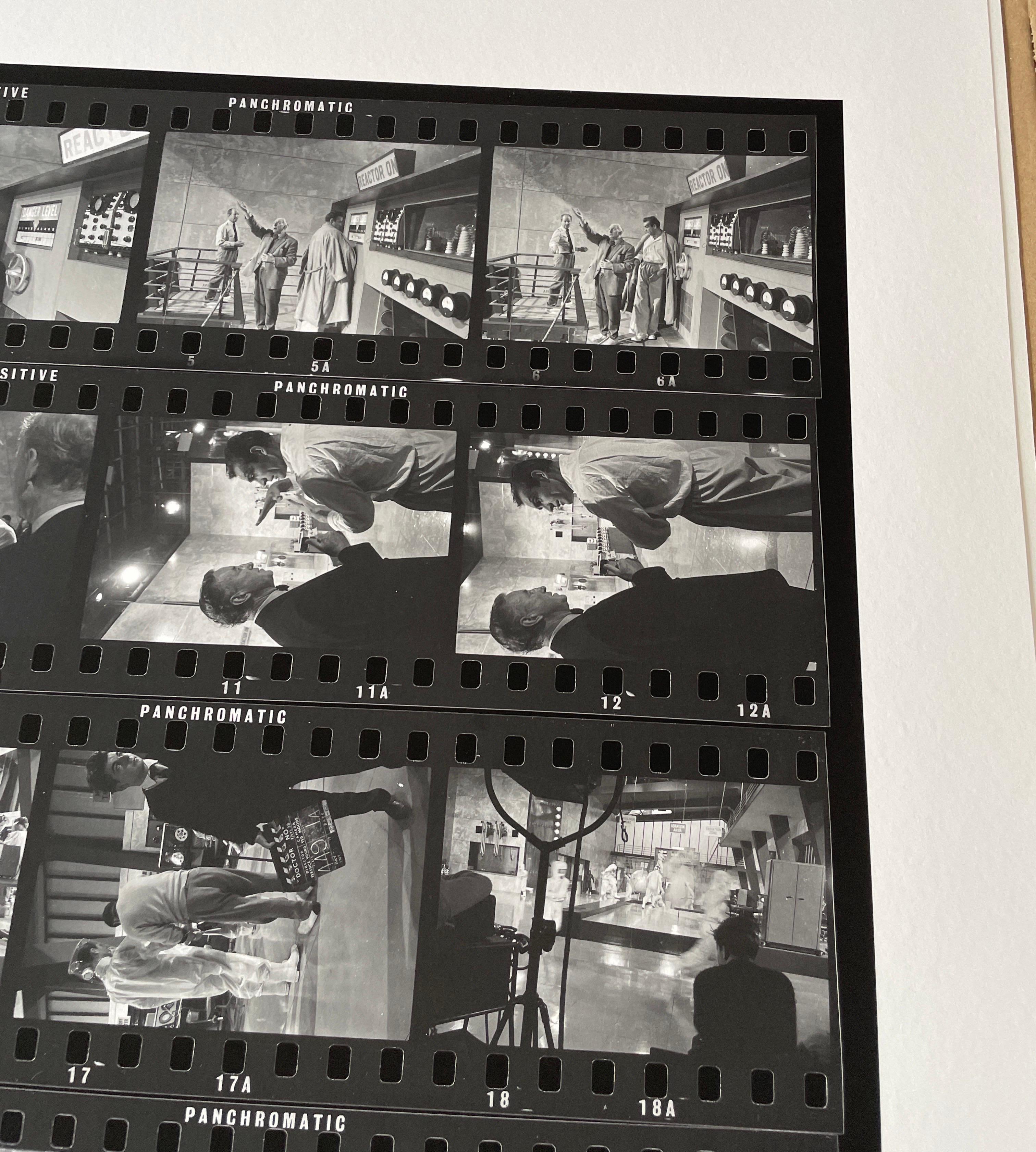 Sean Connery come James Bond sul set di Dr No 1962 OVERSIZE Foglio a contatto b/n in vendita 7