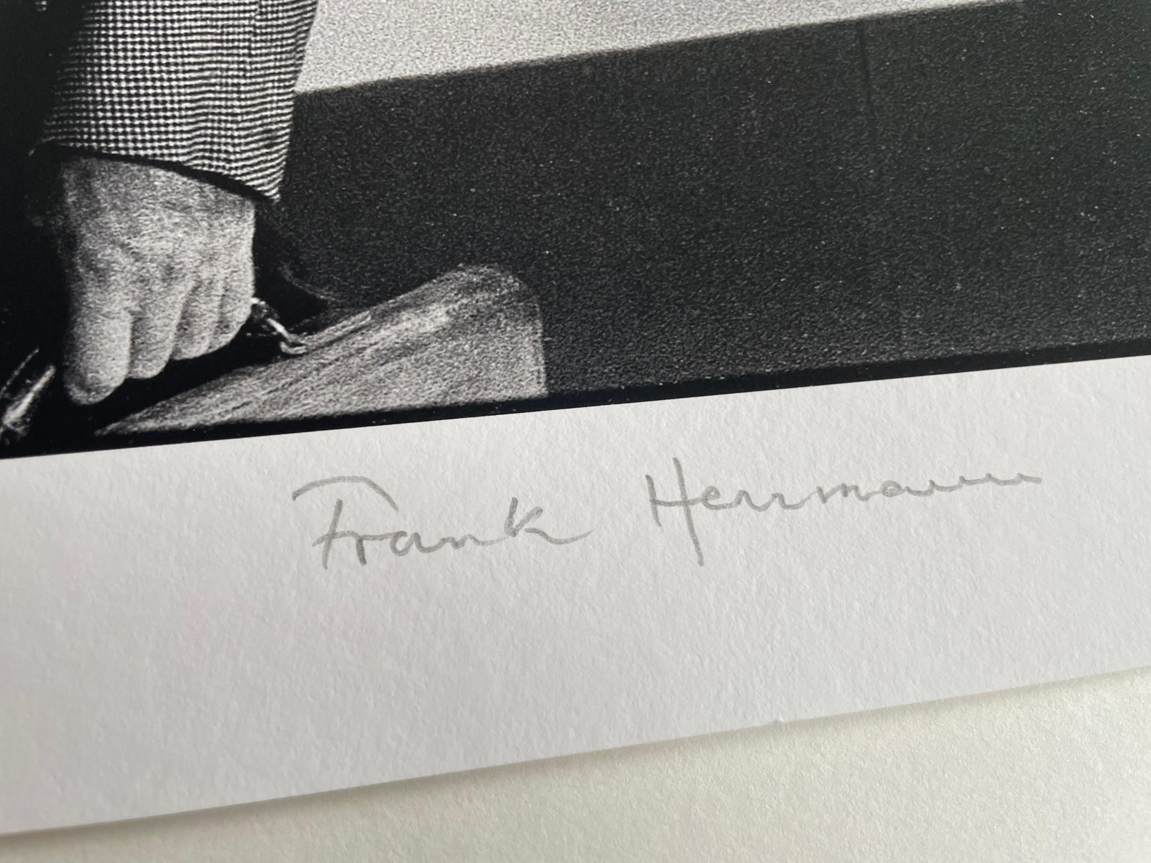 Herrmann wurde zum Set des ersten James-Bond-Films Dr. No eingeladen und hielt den historischen Moment fest, als der Autor der Bond-Bücher, Ian Fleming, im März 1962 in den Pinewood Studios in Buckinghamshire bei den Dreharbeiten vorbeischaute, um