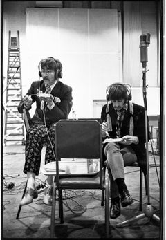 The Beatles in der Abbey Road, 1967 „Lunch“ b/w Fotografie auf Papier