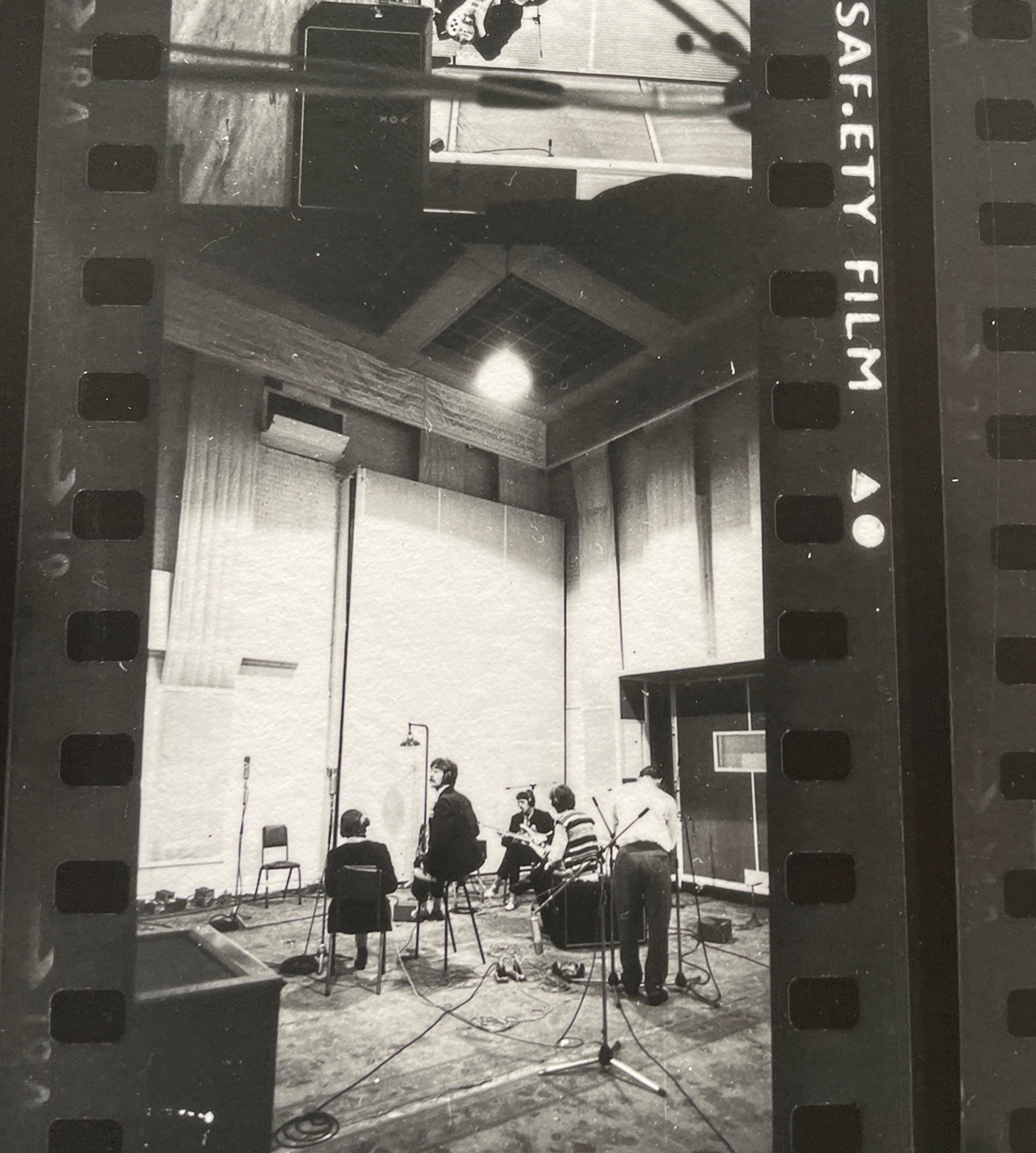 The Beatles ad Abbey Road Londra 1967 b/n in formato gigante LOST in vendita 3