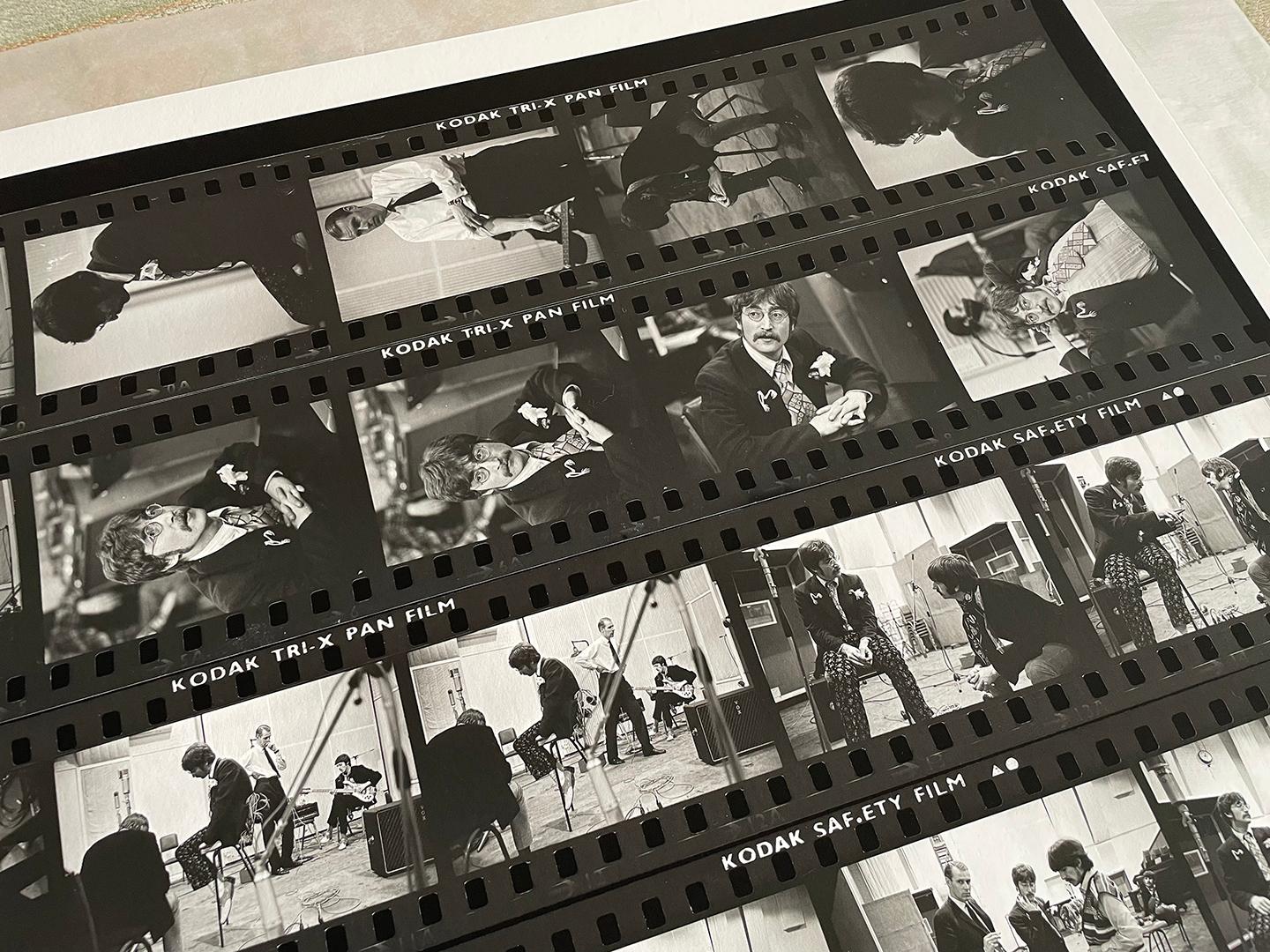 The Beatles übergroßes CONTACT SHEET - FOUND fotografischer s/w-Abzug auf Hannehmuhle – Photograph von Frank Herrmann