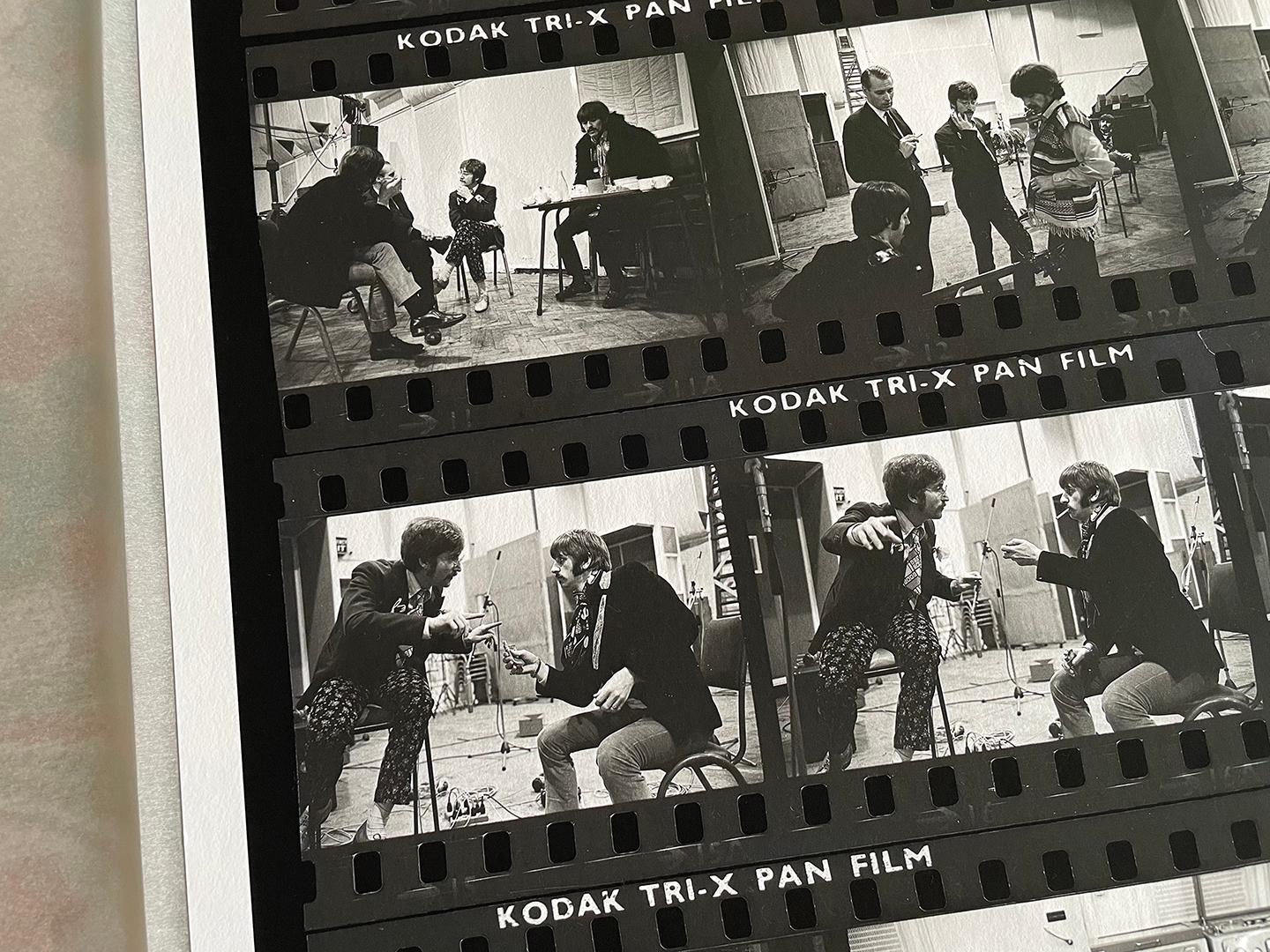 The Beatles übergroßes CONTACT SHEET - FOUND fotografischer s/w-Abzug auf Hannehmuhle (Zeitgenössisch), Photograph, von Frank Herrmann