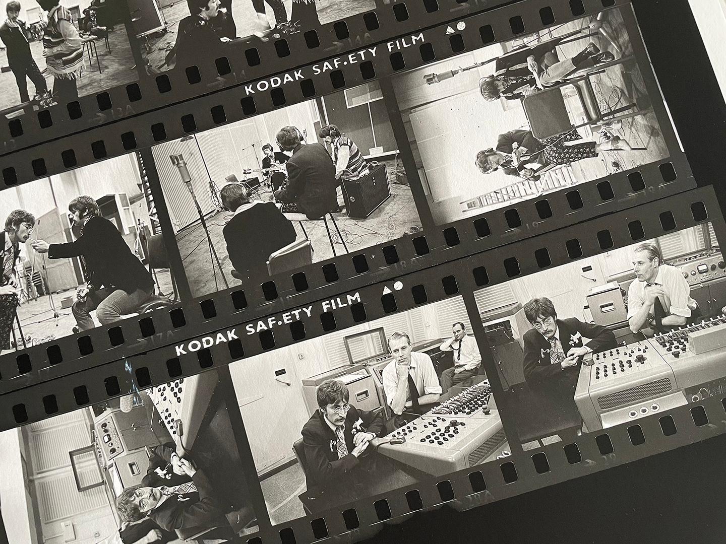 In der Zeit vor der Digitalisierung, als die Kameras noch mit Film arbeiteten, wurde eine 36er-Rolle zu einem Negativstreifen verarbeitet. Die lange Rolle mit den Negativen wurde dann in Sechserstreifen geschnitten, die in der Regel fünf oder sechs