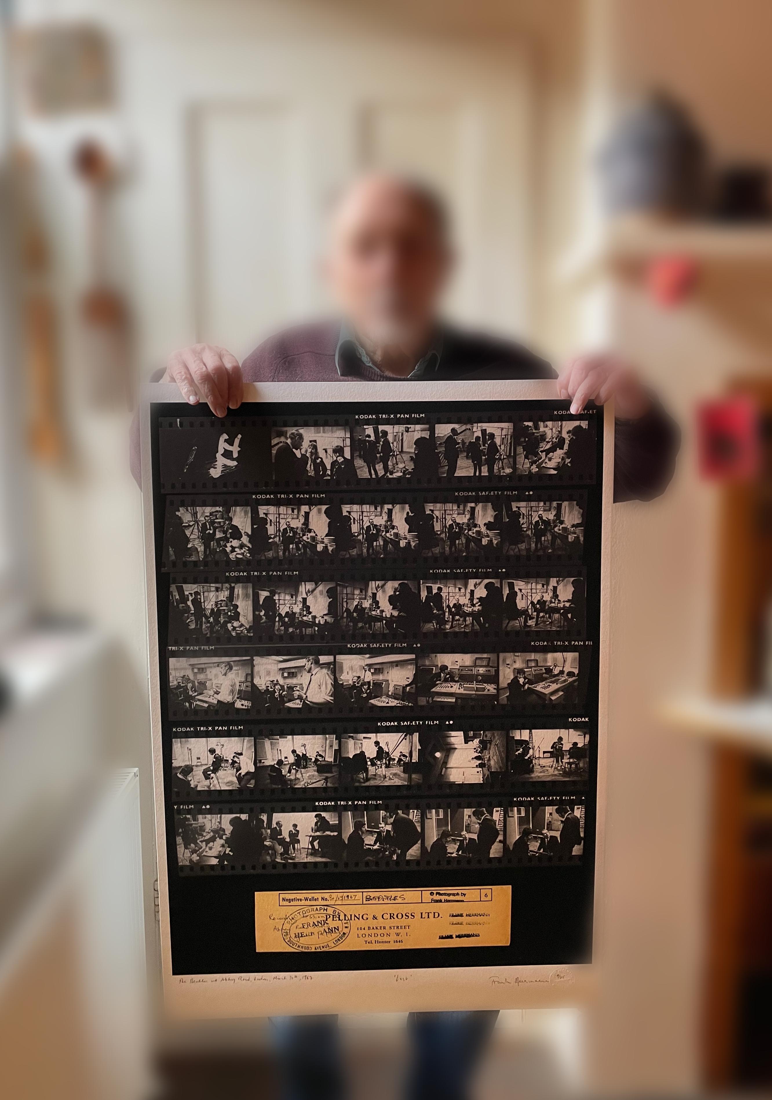 The Beatles oversize CONTACT SHEET - LOST tirage photographique n/b sur papier - Print de Frank Herrmann