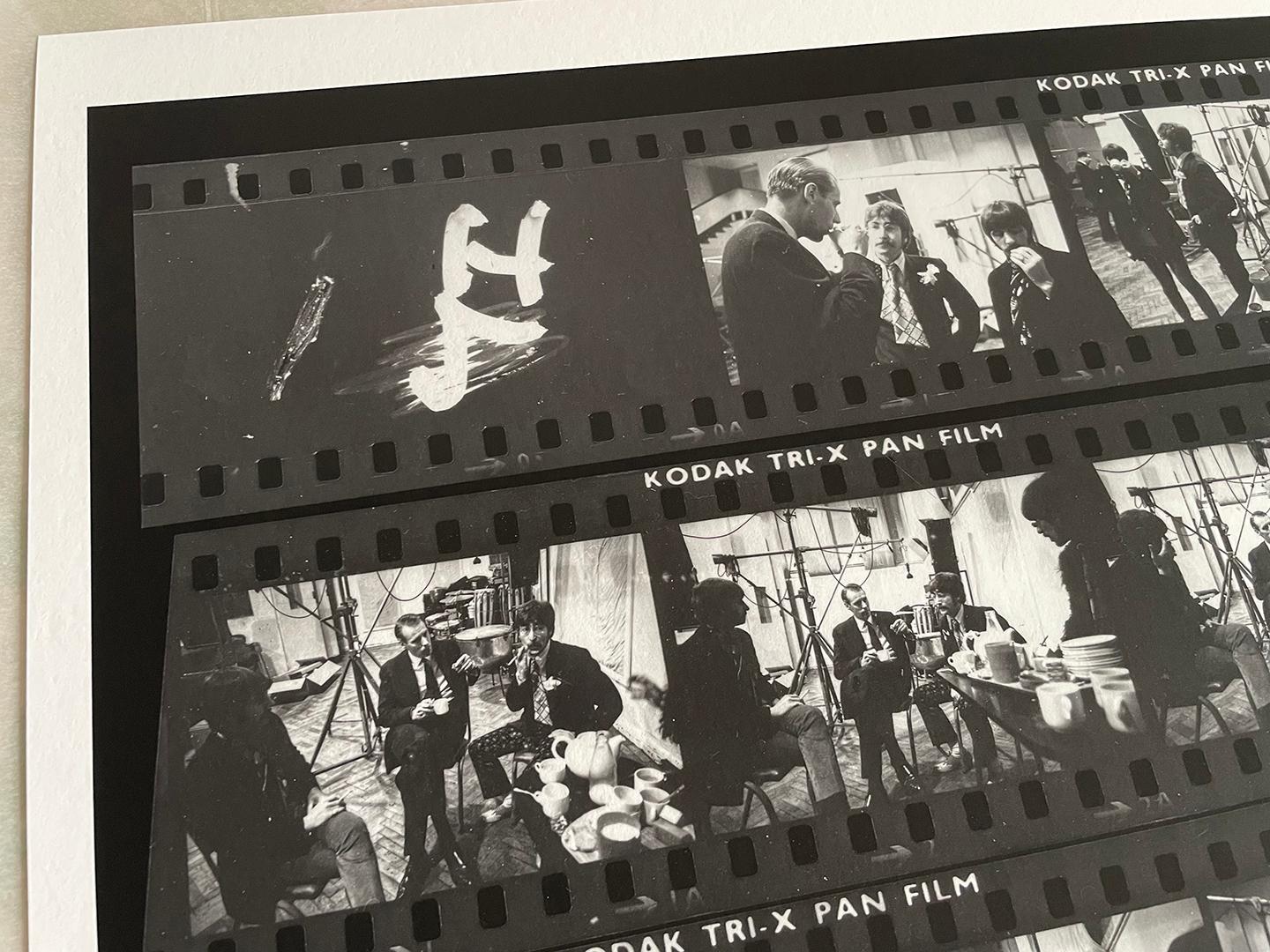 The Beatles oversize CONTACT SHEET - LOST tirage photographique n/b sur papier - Noir Portrait Print par Frank Herrmann