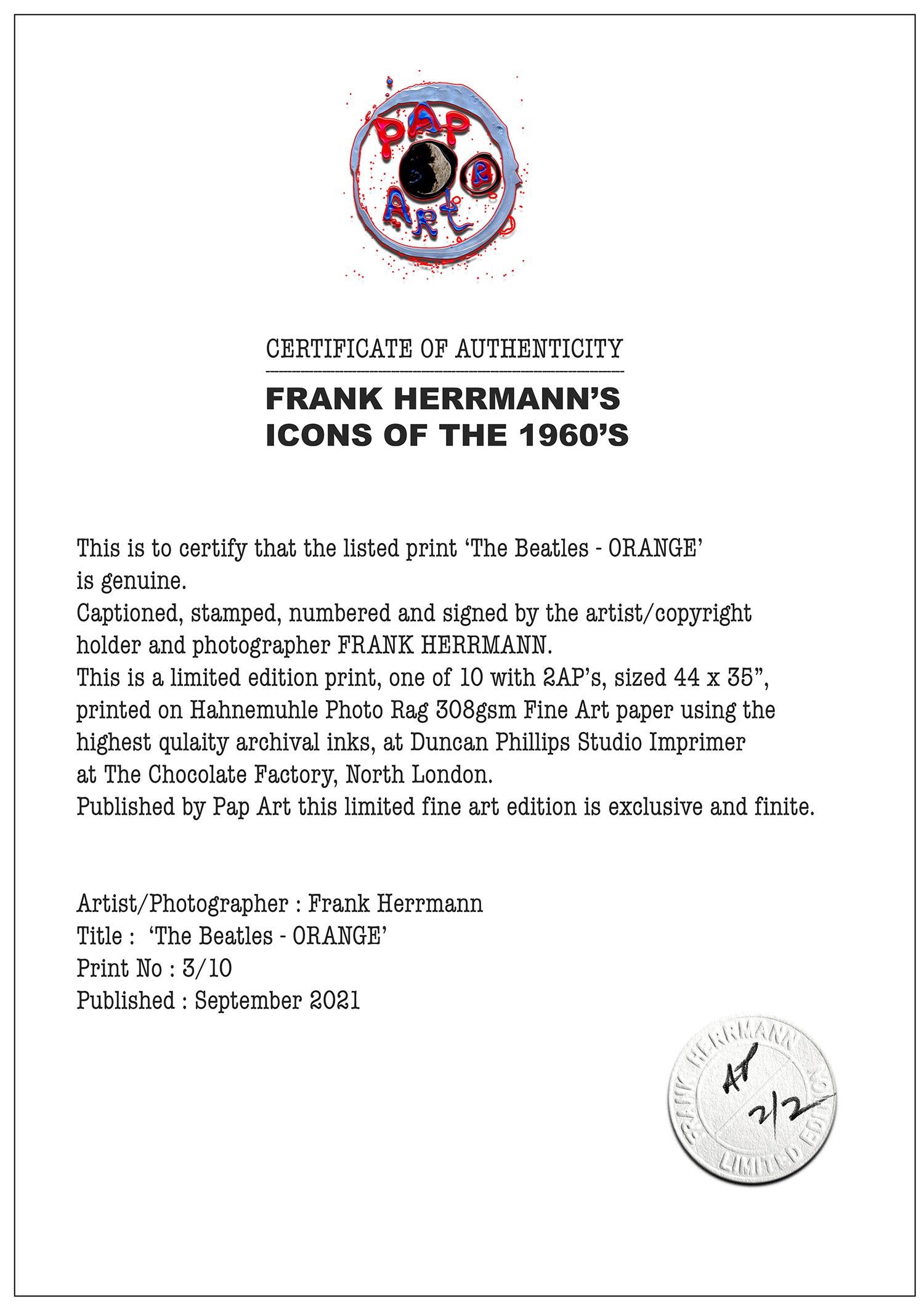 The Beatles negli Studio Abbey Road - ARANCIONE - Print di Frank Herrmann