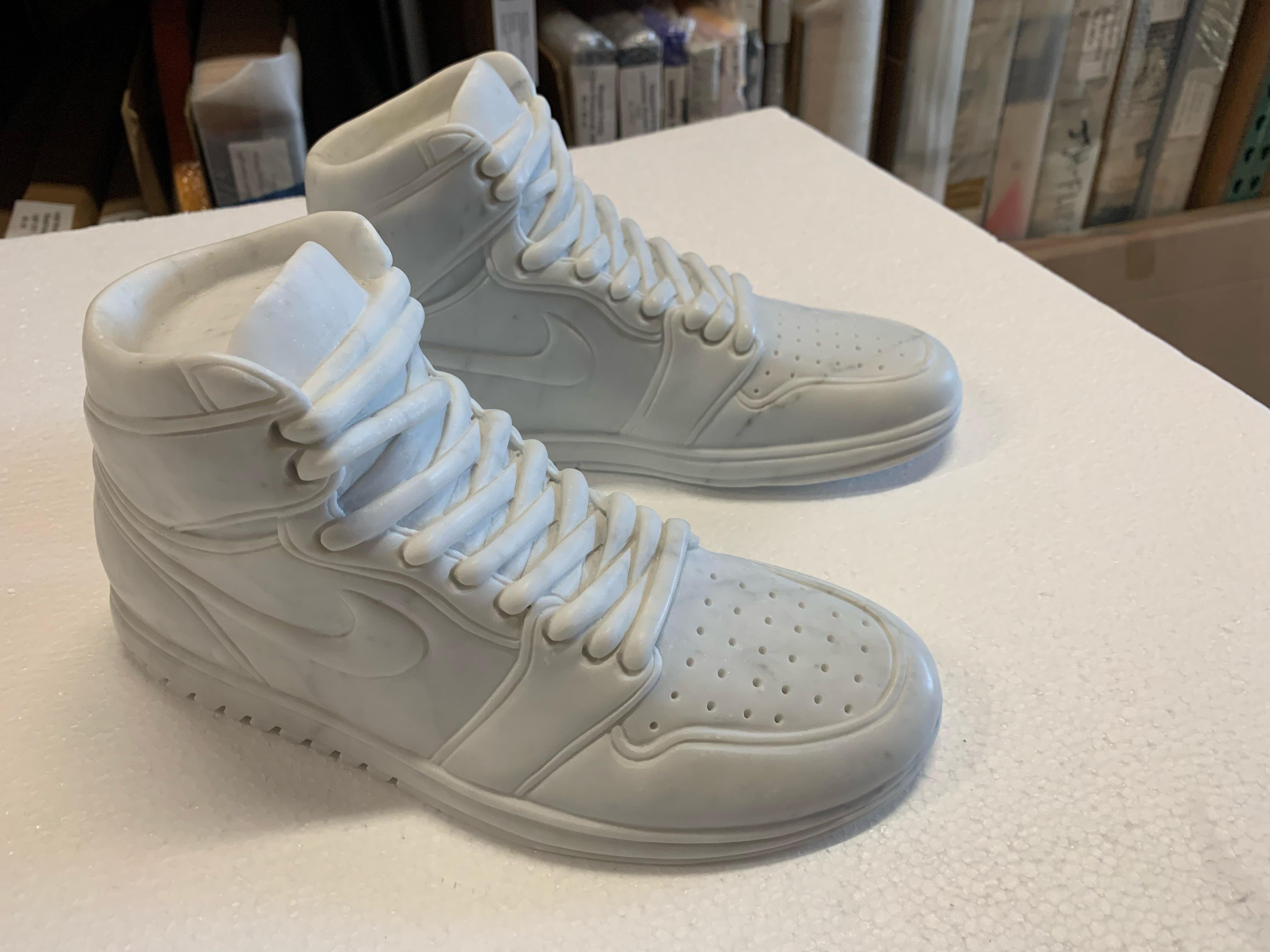 Zapatillas Nike de mármol blanco /Escultura de ropa y moda / 