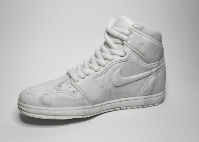 Frank Hollywood - Chaussures Nike en marbre blanc / Sculpture de mode et  d'habillement / « Son aérien » En vente sur 1stDibs