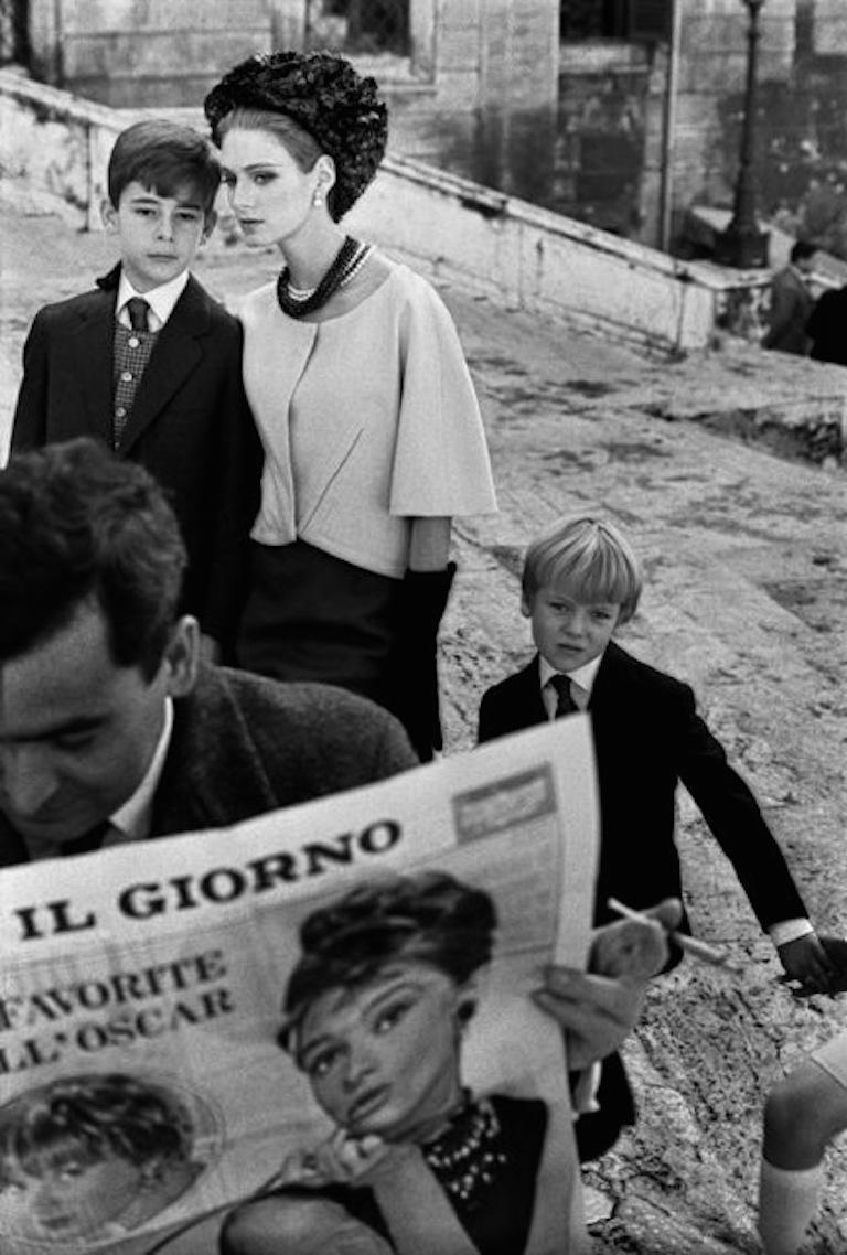 HB Rome i (model with newspaper and children) - Photograph by Frank Horvat