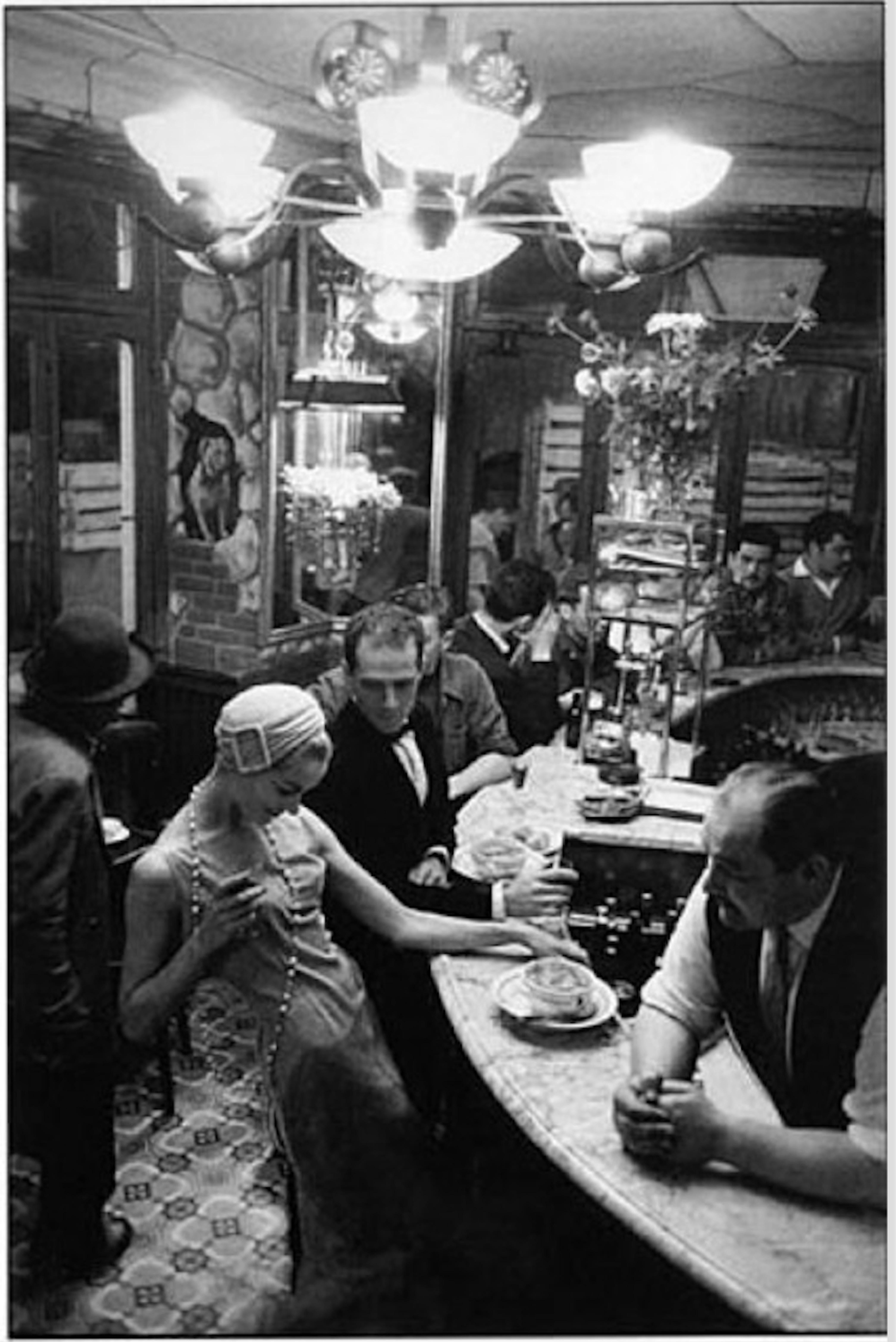 Frank Horvat Black and White Photograph - Paris "Le Chien Qui Fume"