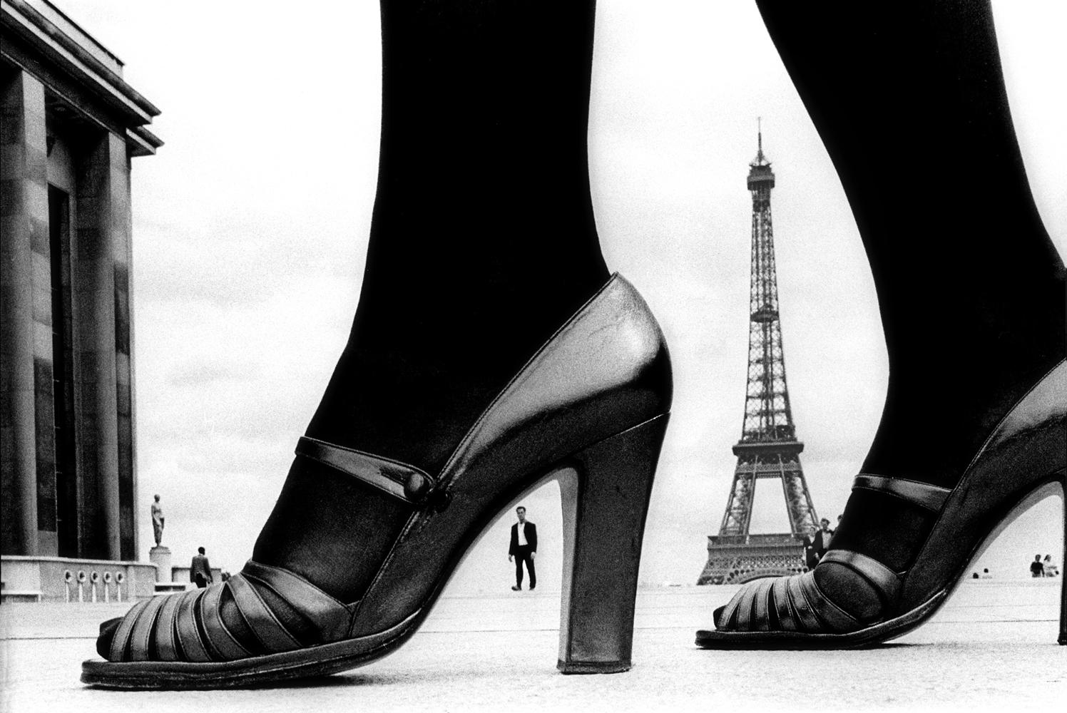 Frank Horvat Black and White Photograph - Paris Show and Eiffel Tower A