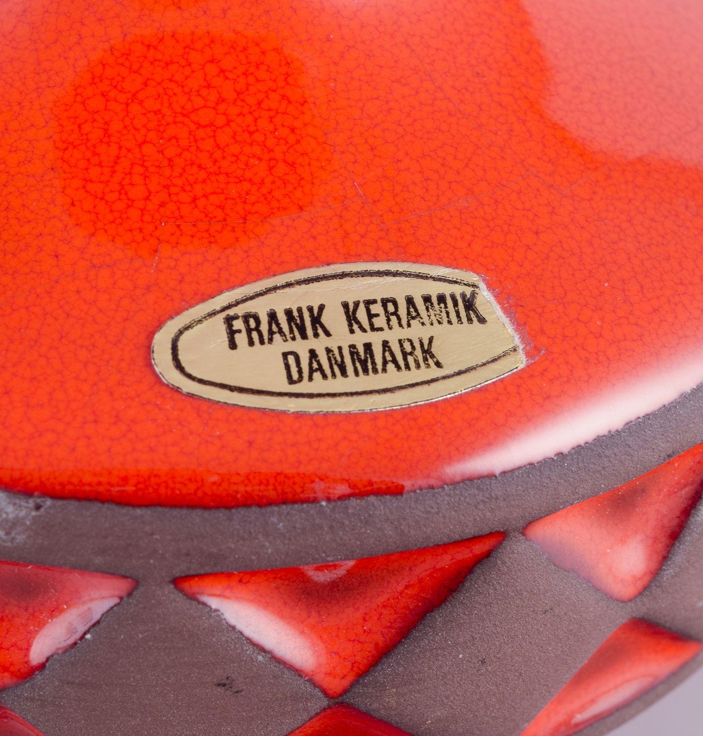 Frank Keramik, Dänemark. Ein Paar Vasen und ein Kerzenhalter aus glasiertem Steingut. (Dänisch) im Angebot