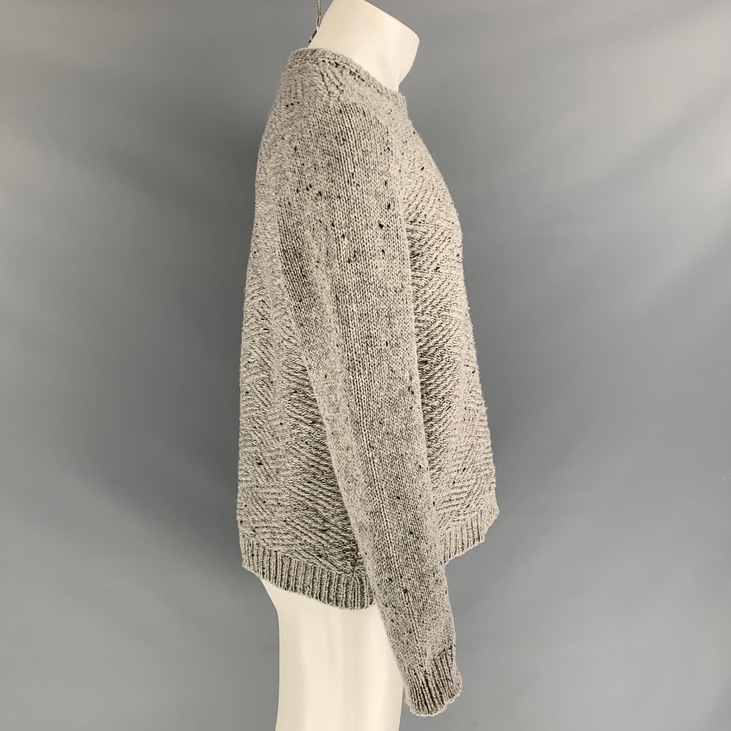 FRANK LEDER sweater comes in a grey knitted wool featuring long sleeves and a crew-neck. 

Very Good Pre-Owned Condition.
Marked: L

Measurements:

Shoulder: 18 in.
Chest: 44 in.
Sleeve: 28 in.
Length: 26 in. 
