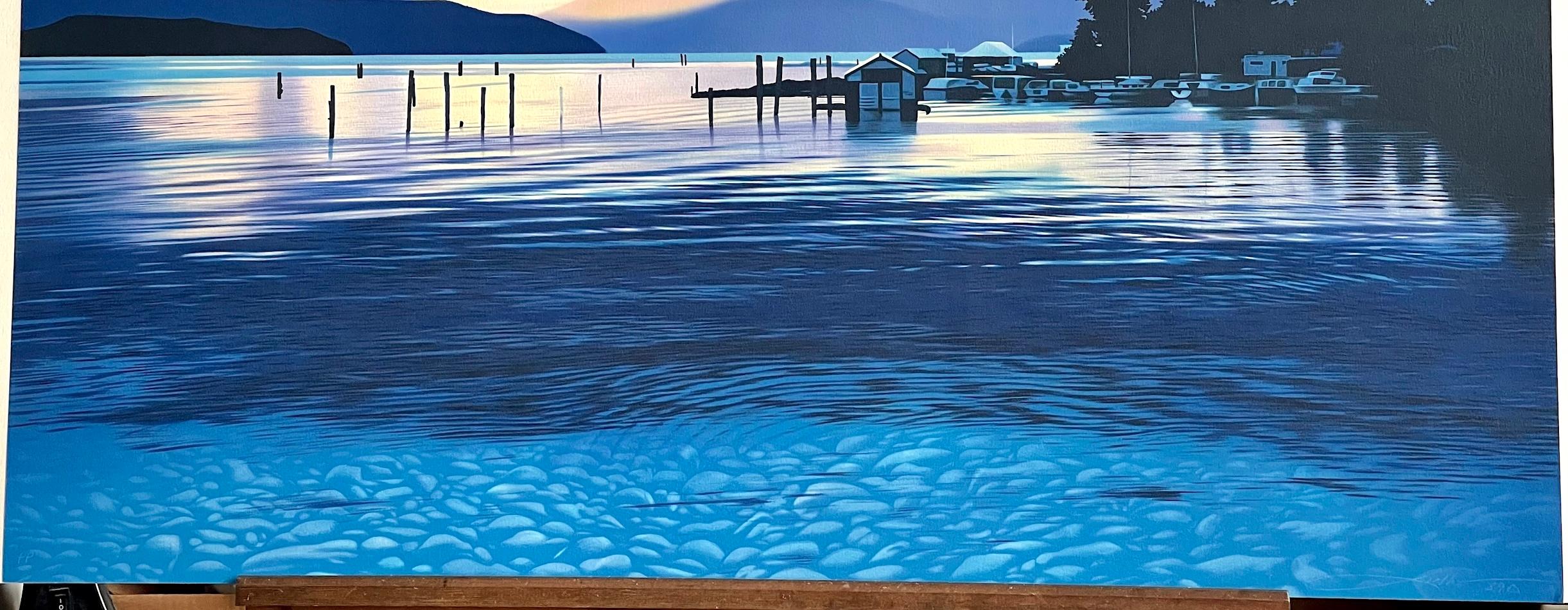 CRYSTAL CLEAR Litografia firmata, Paesaggio acquatico blu, sole, rimessa per barche, molo in vendita 2