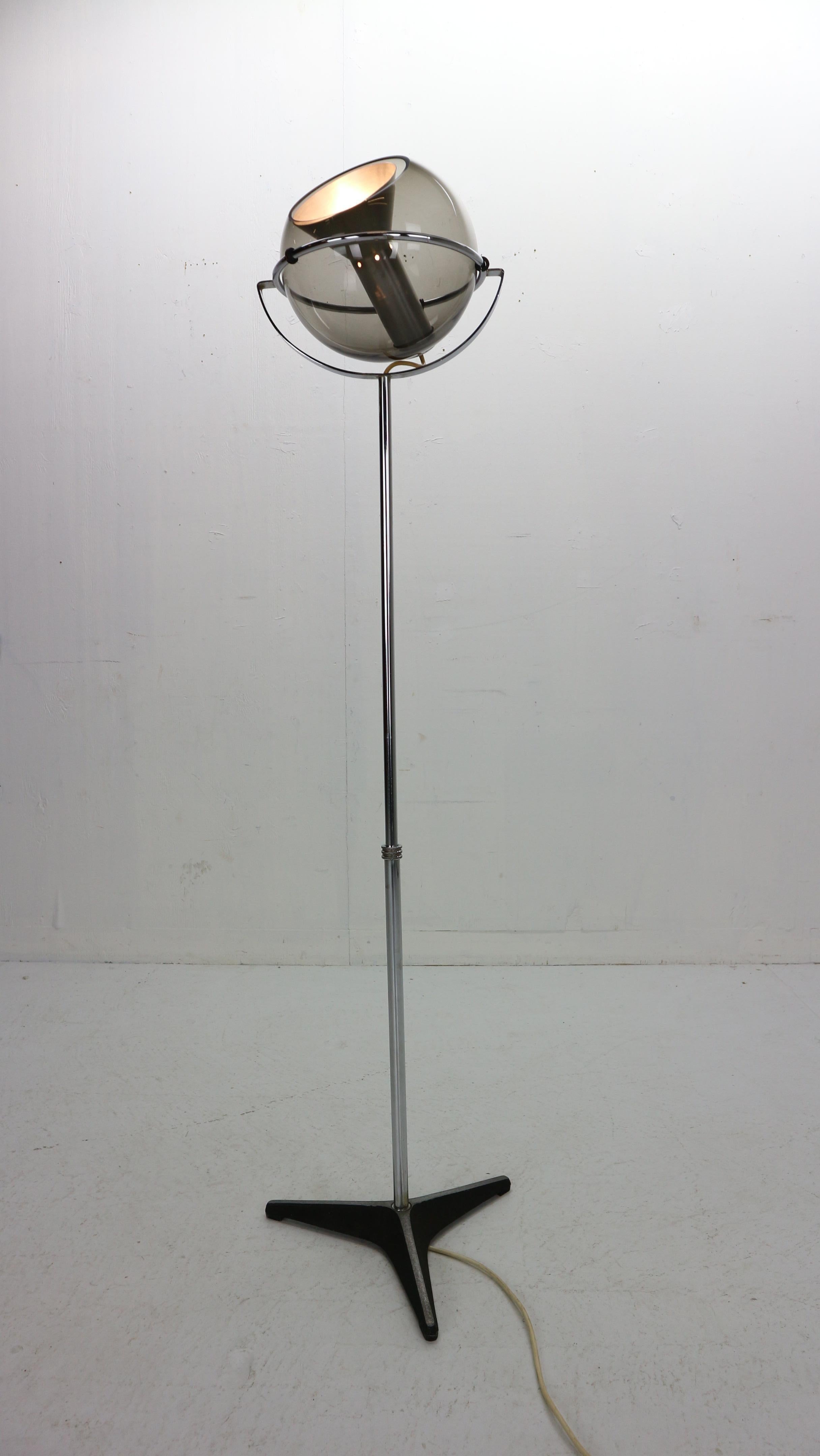 Frank Ligtelijn Adjustable Globe Floor Lamp for RAAK, 1960 Dutch Design 9