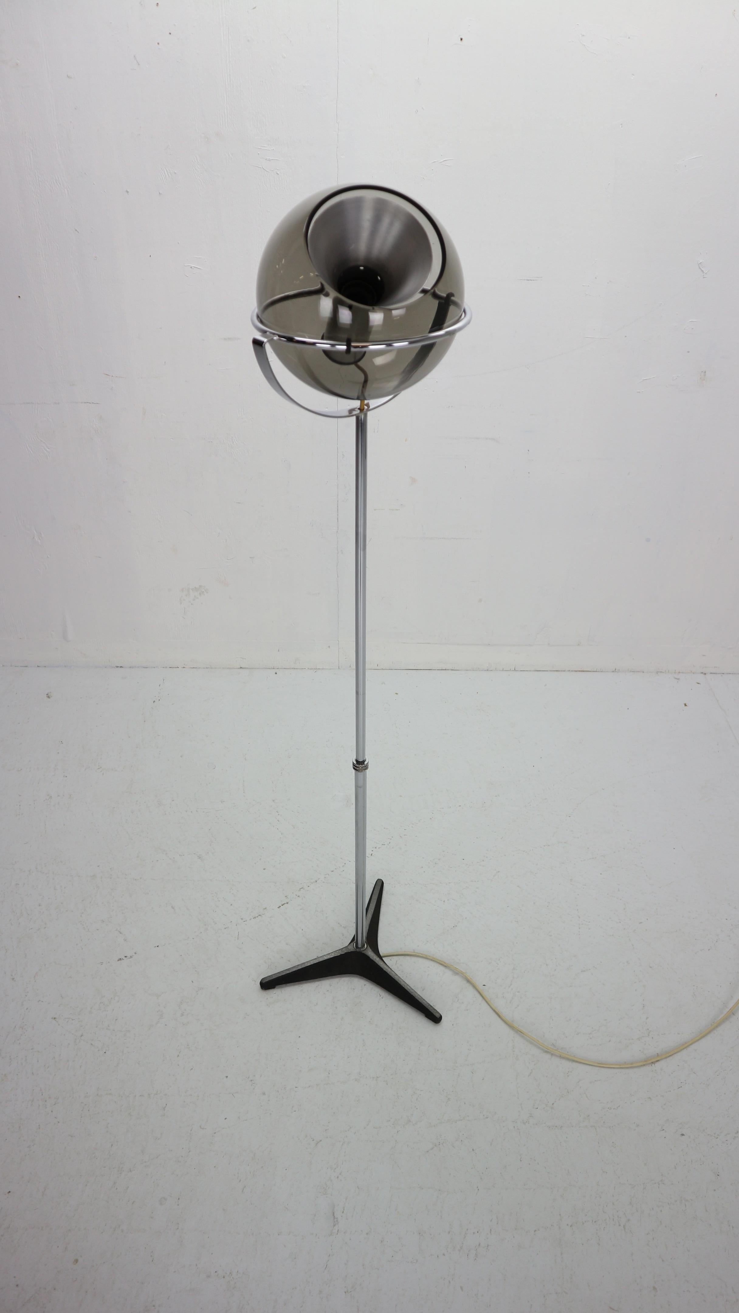 Frank Ligtelijn Adjustable Globe Floor Lamp for RAAK, 1960 Dutch Design In Good Condition In The Hague, NL