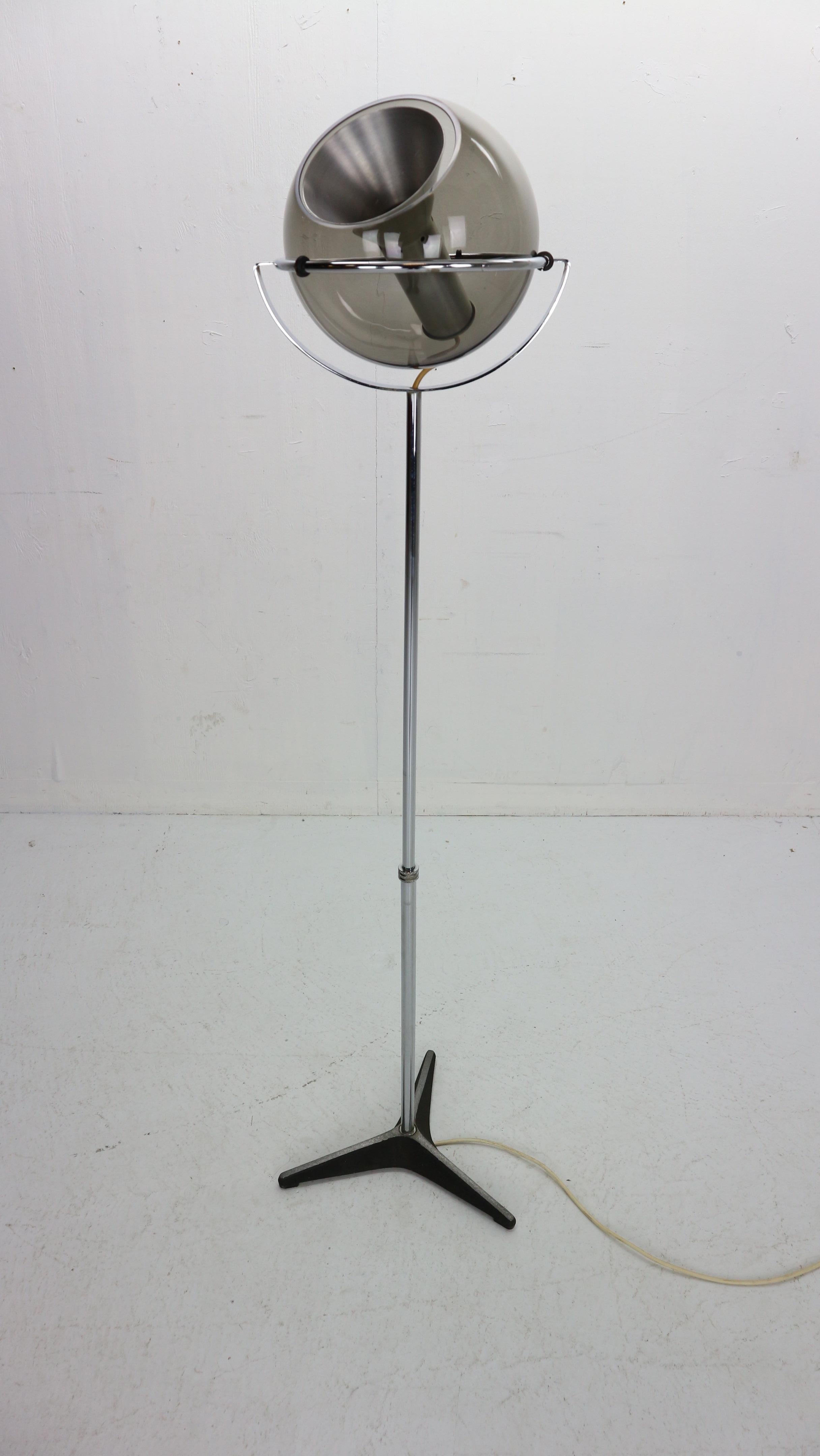 Mid-20th Century Frank Ligtelijn Adjustable Globe Floor Lamp for RAAK, 1960 Dutch Design