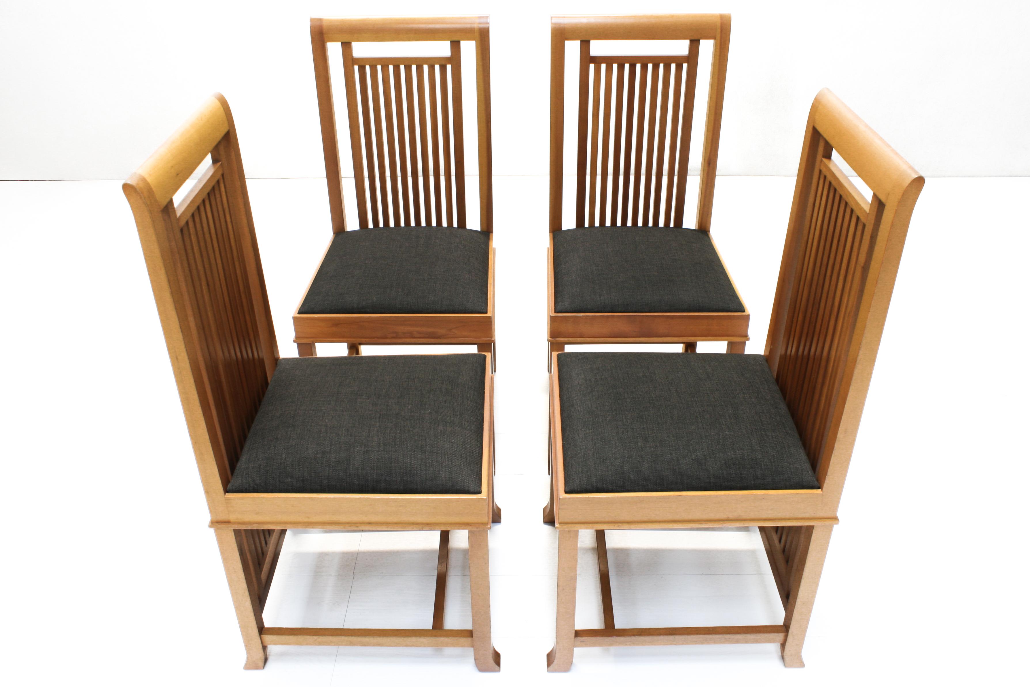 Ensemble de salle à manger Frank Lloyd Wright - Table Husser et 4 chaises Coonley, Cassina 1992 en vente 13
