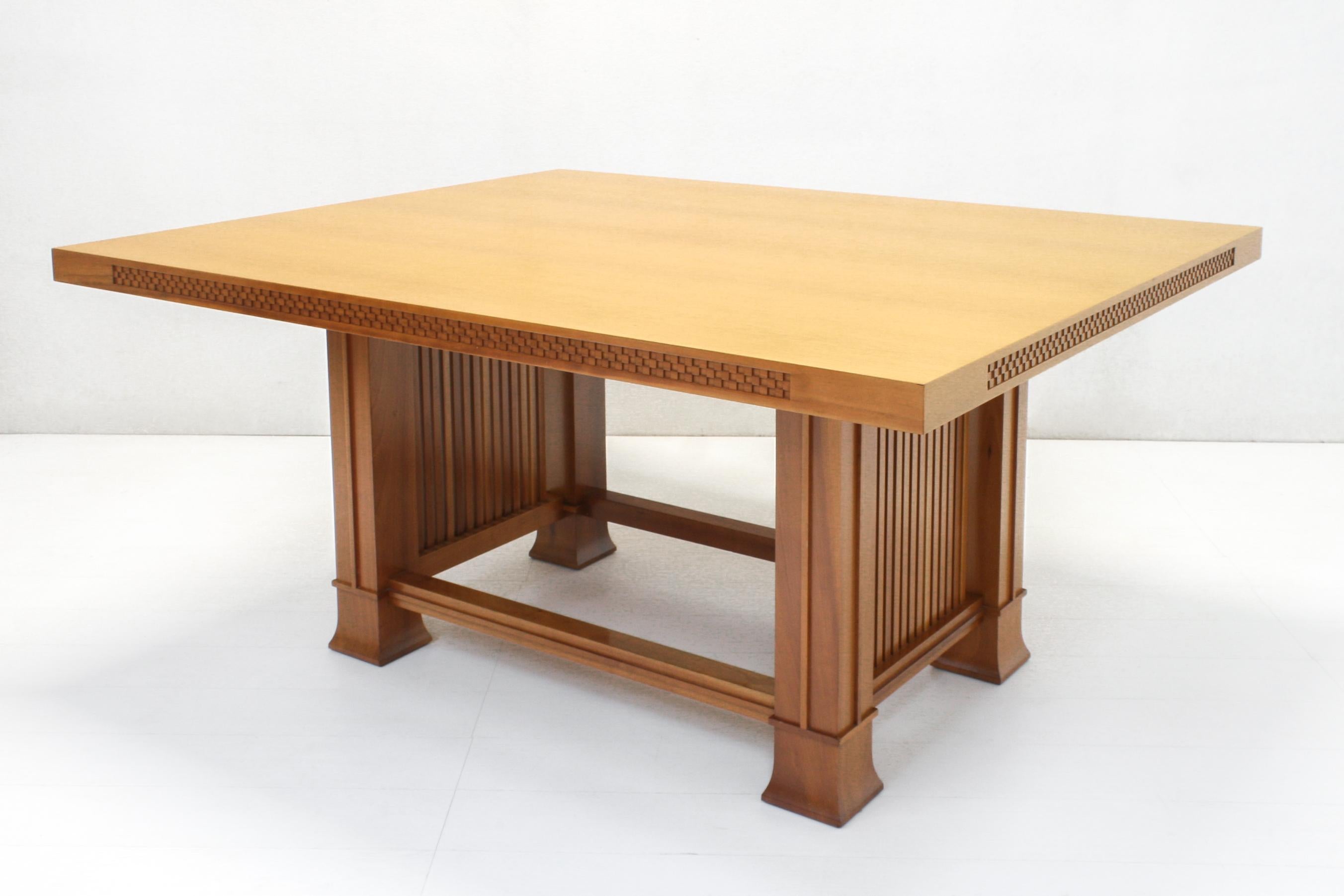 Arts and Crafts Ensemble de salle à manger Frank Lloyd Wright - Table Husser et 4 chaises Coonley, Cassina 1992 en vente