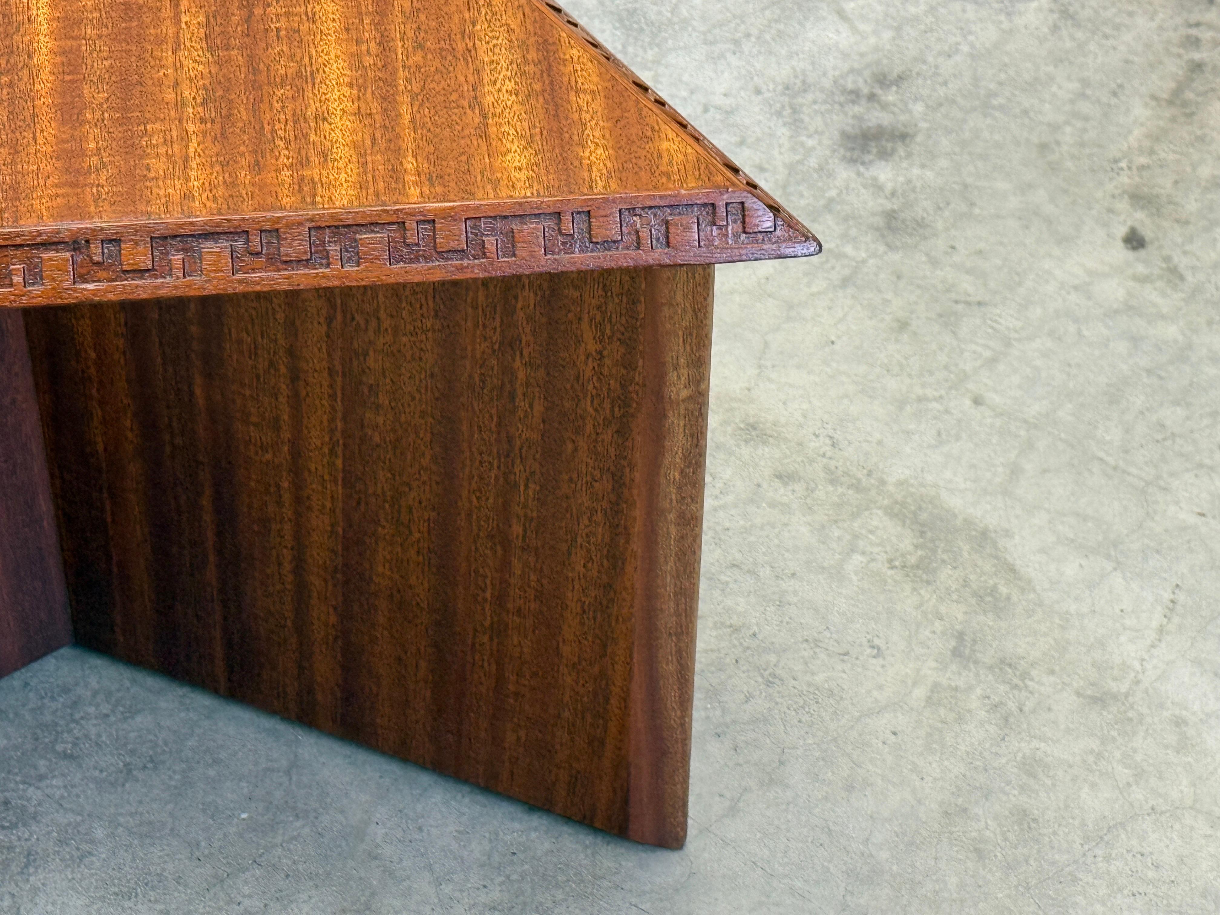Frank Lloyd Wright 452 Beistelltische für Henredon im Angebot 3
