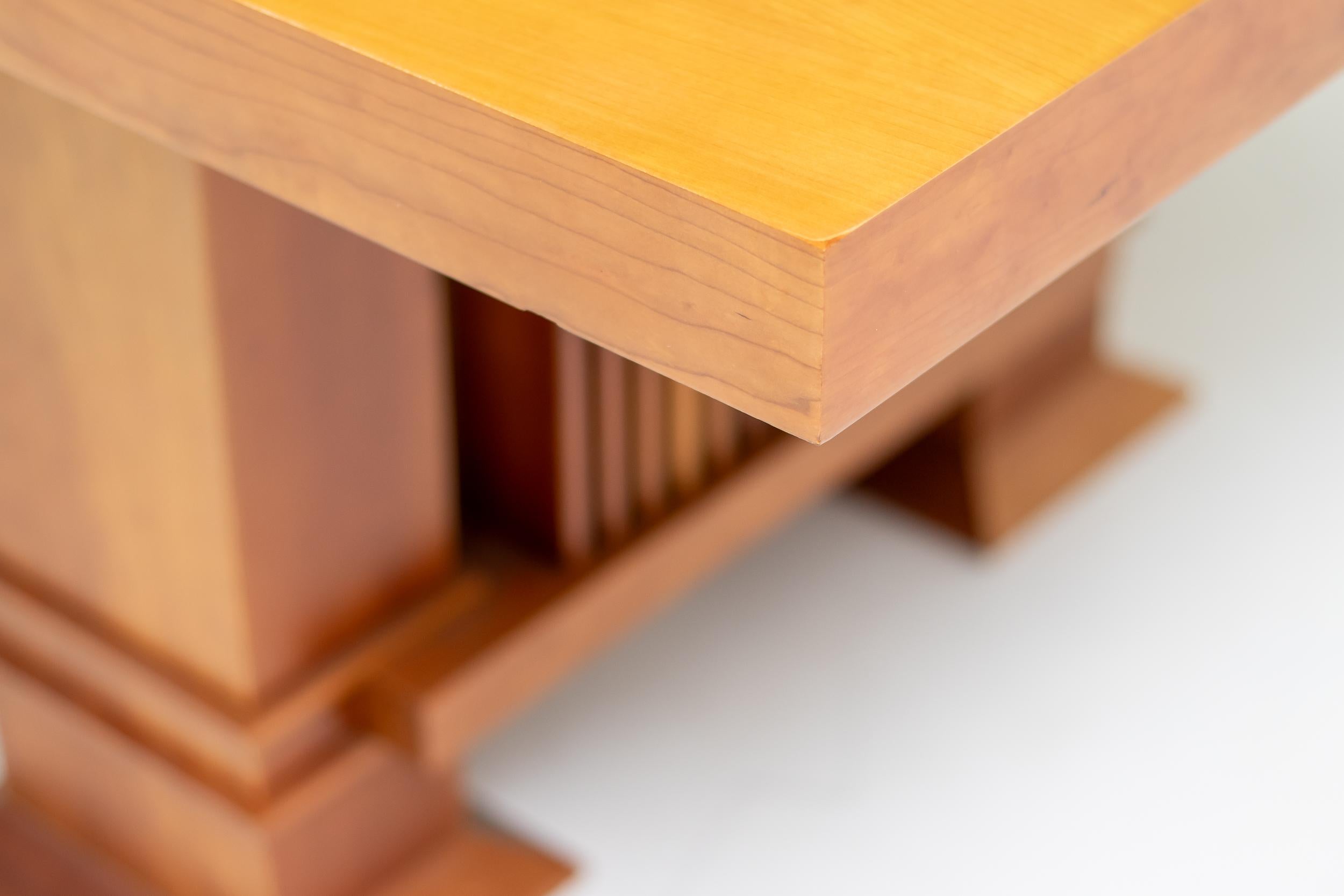 20ième siècle Table Allen 605 de Frank Lloyd Wright par Cassina en vente