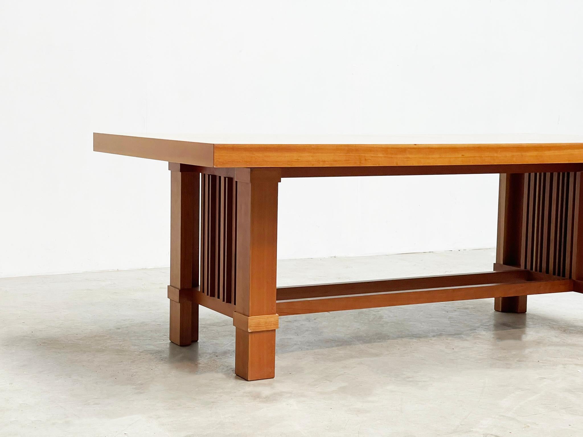 Frank Lloyd Wright “608 Taliesin” Dining Table signed by Cassina, 1986 In Good Condition For Sale In Nijlen, VAN