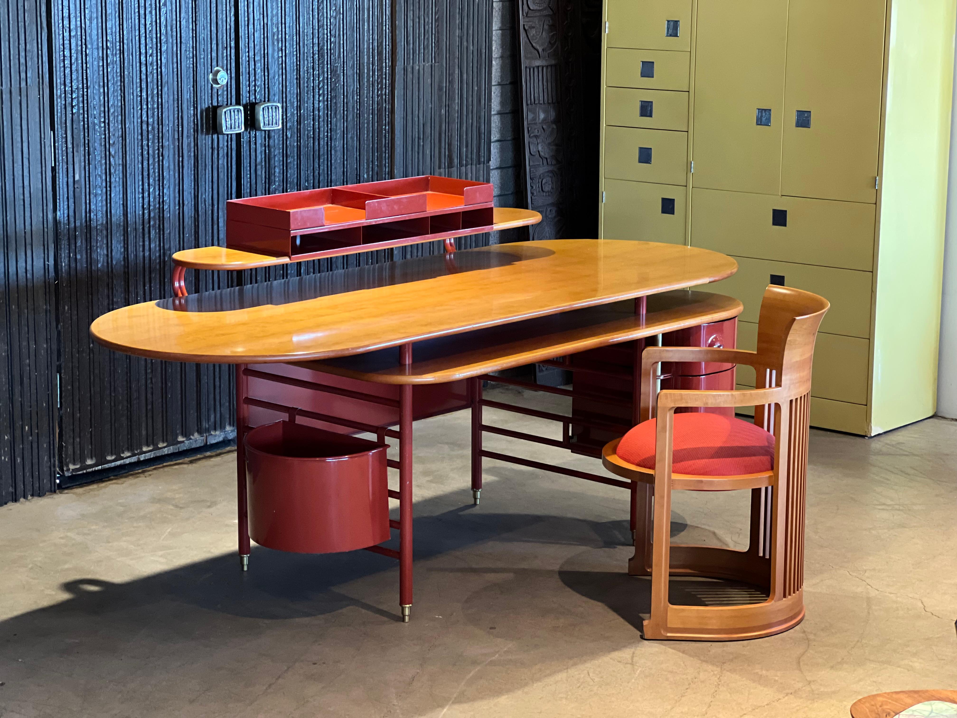 Frank Lloyd Wright S.C. Johnson 617 Desk licensed by Cassina In Good Condition For Sale In Phoenix, AZ