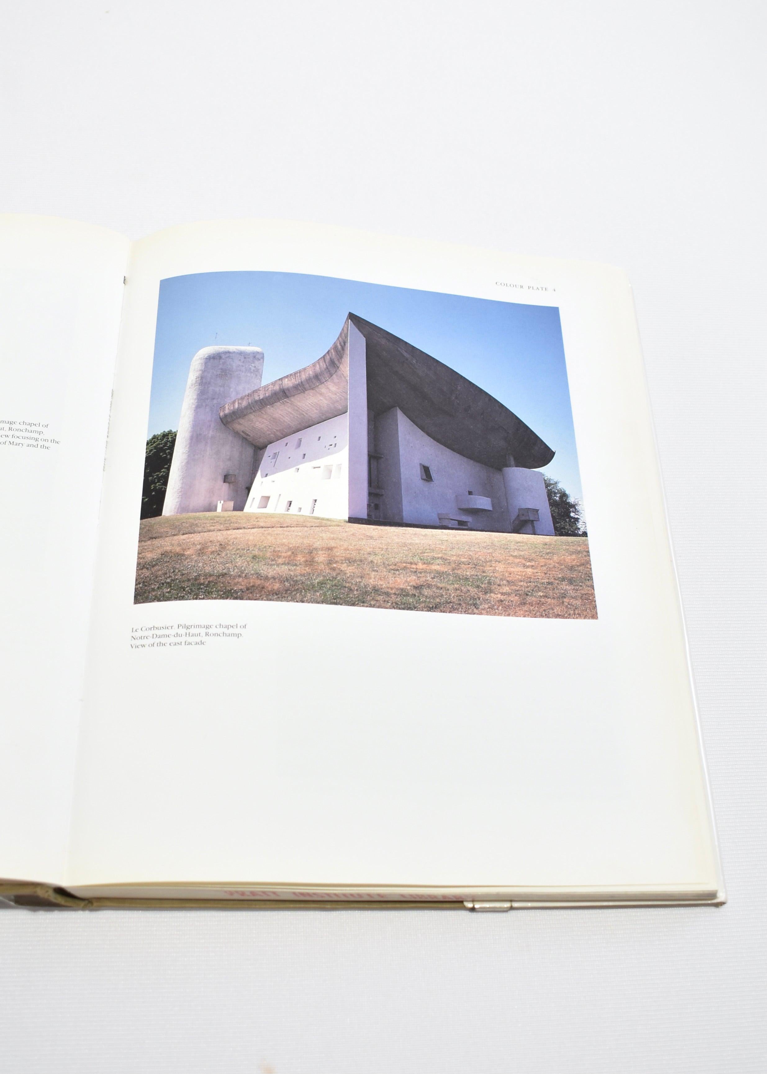 Vintage hardback coffee table book featuring world renowned architects, Le Corbusier and Frank Lloyd Wright. By Richard A. Etlin, published in 1994. First edition, 222 pages.

